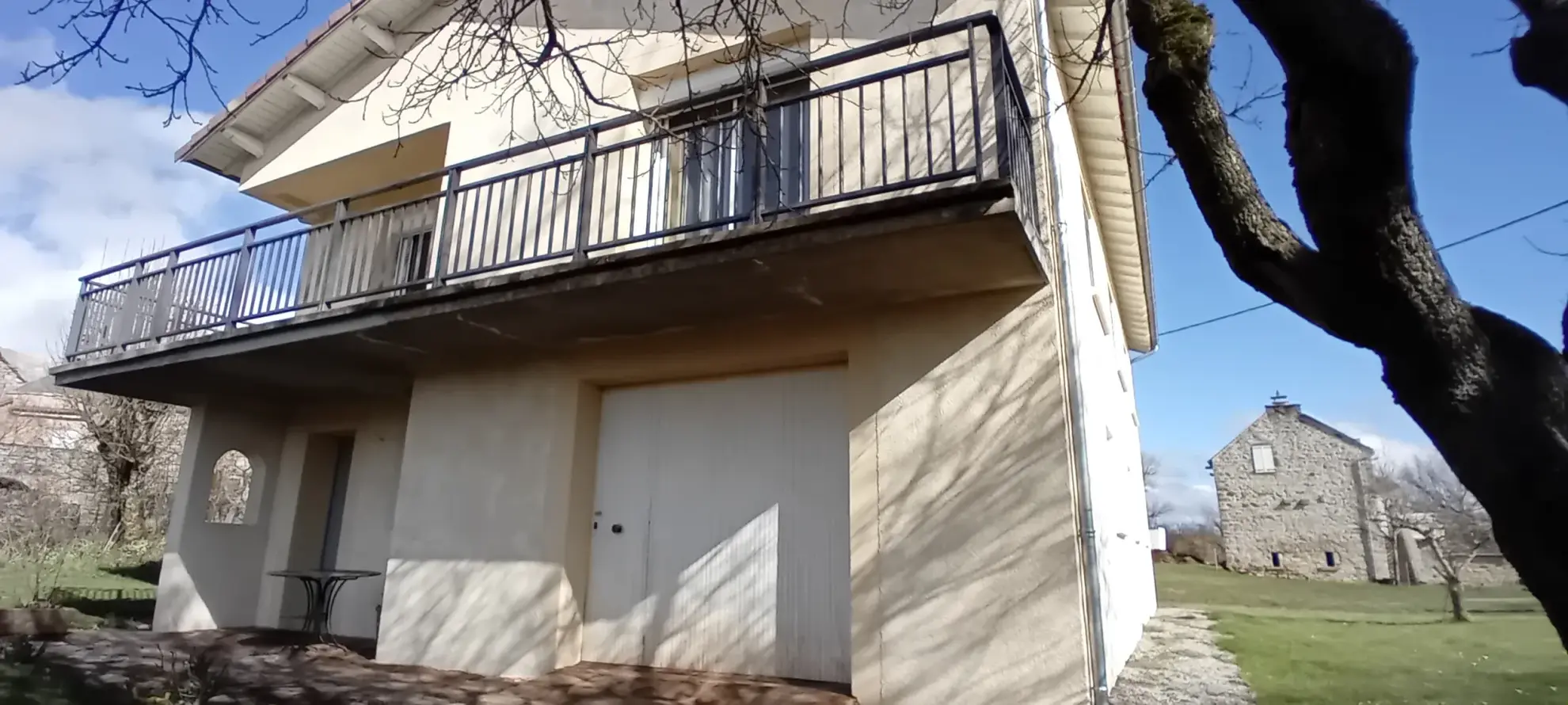 Maison T5 à 20 minutes de Millau dans secteur calme avec garage et terrasse 