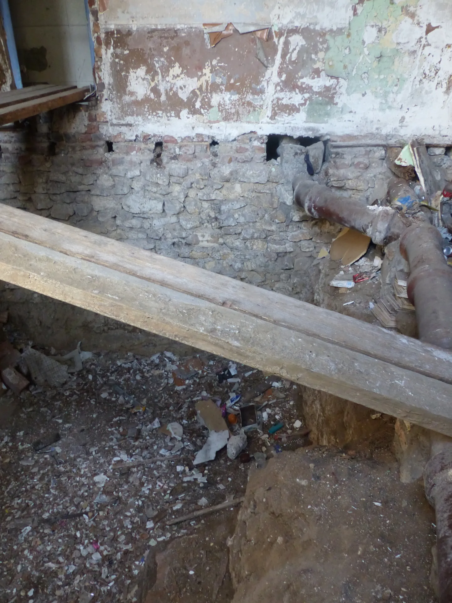 Maison de ville à Montreuil à rénover avec beaucoup de potentiel et aides financières 