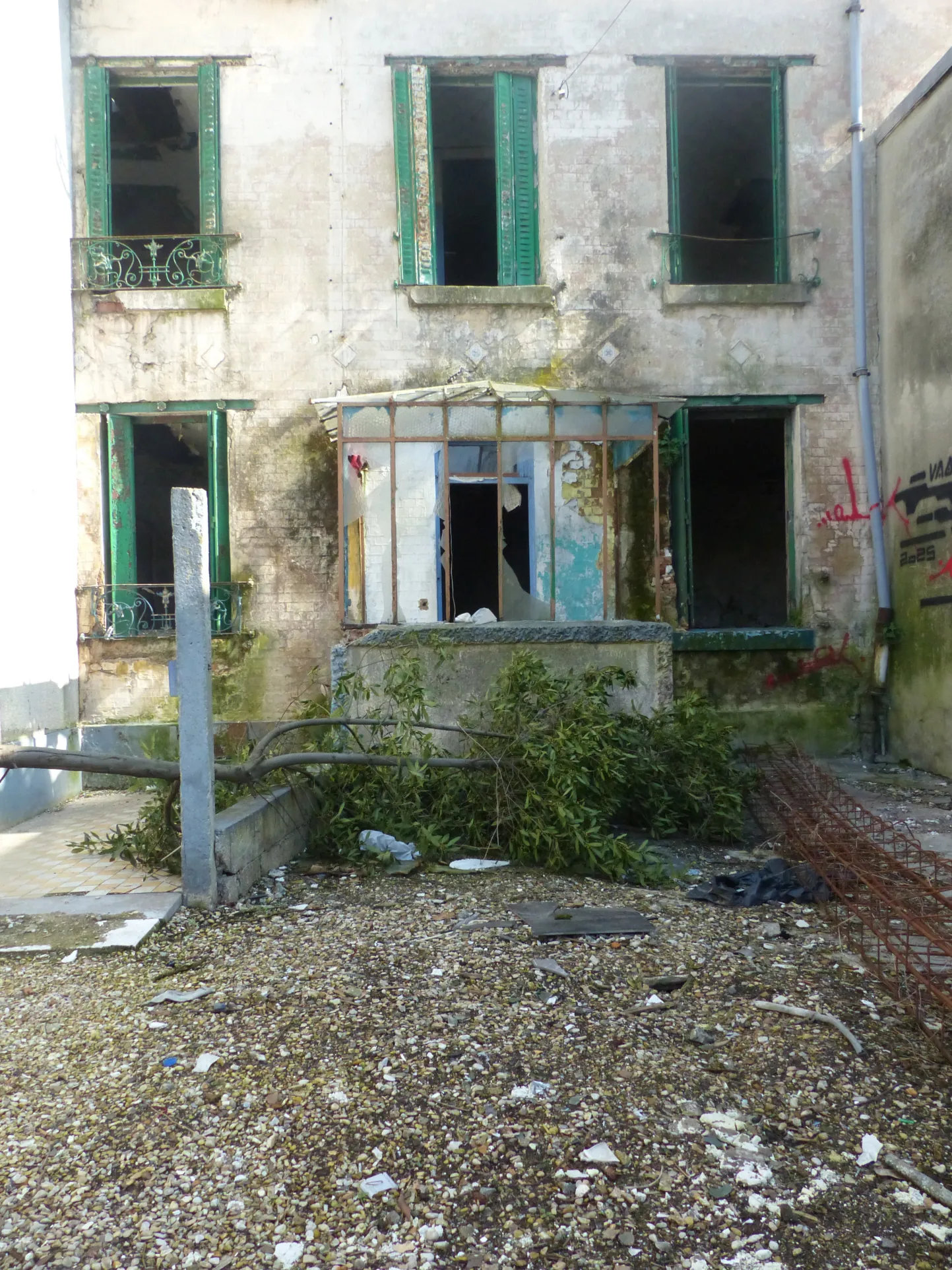 Maison de ville à Montreuil à rénover avec beaucoup de potentiel et aides financières 