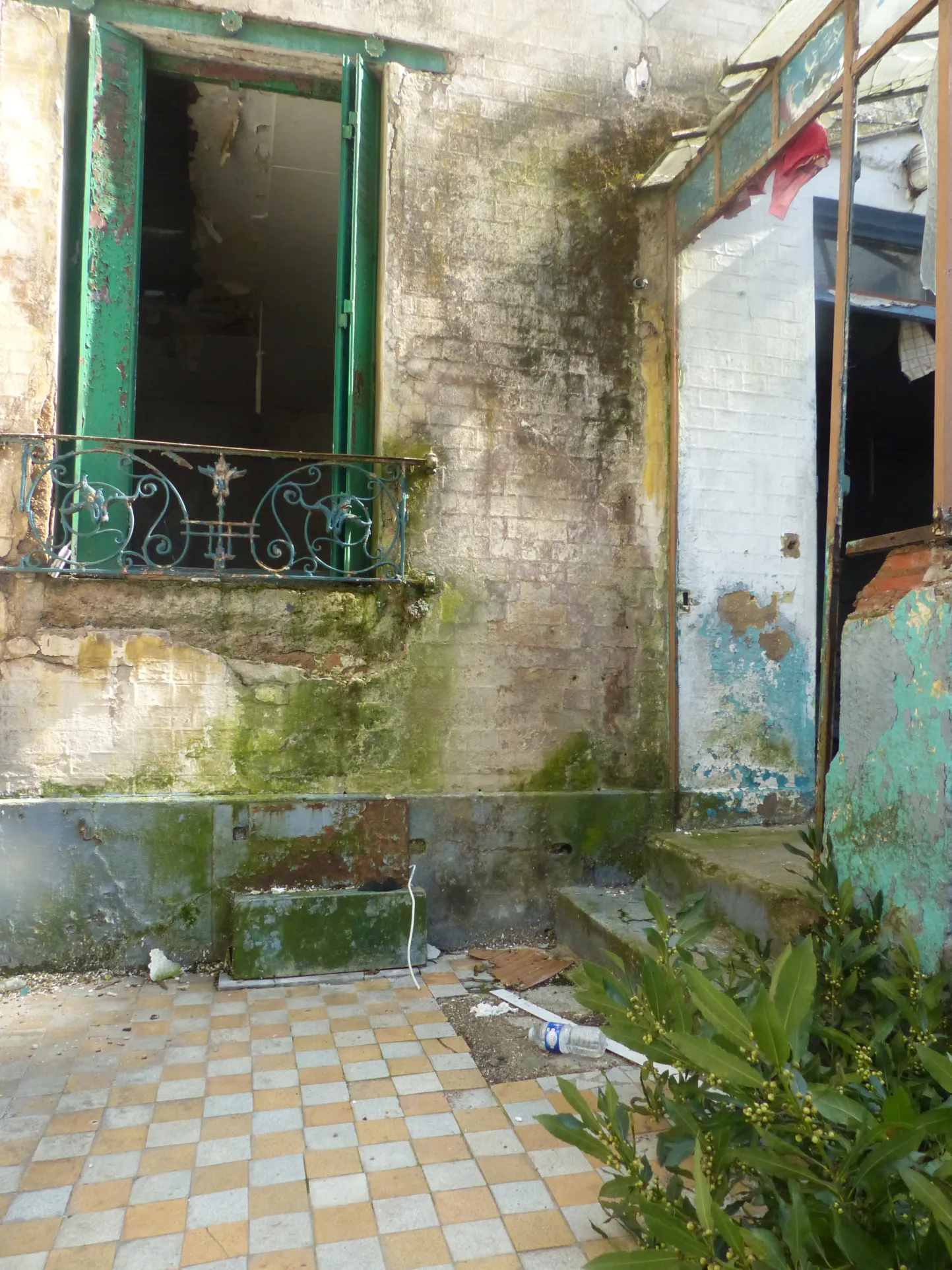 Maison de ville à Montreuil à rénover avec beaucoup de potentiel et aides financières 