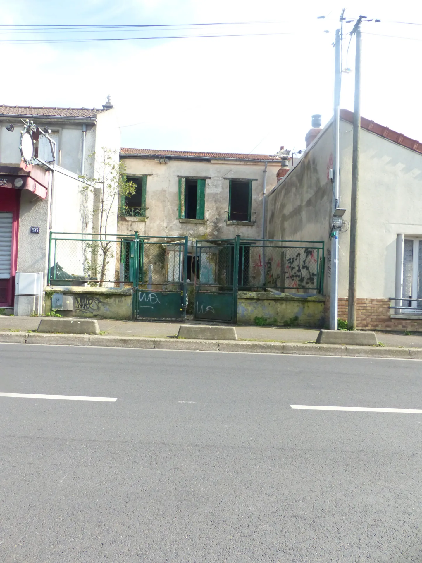 Maison de ville à Montreuil à rénover avec beaucoup de potentiel et aides financières 