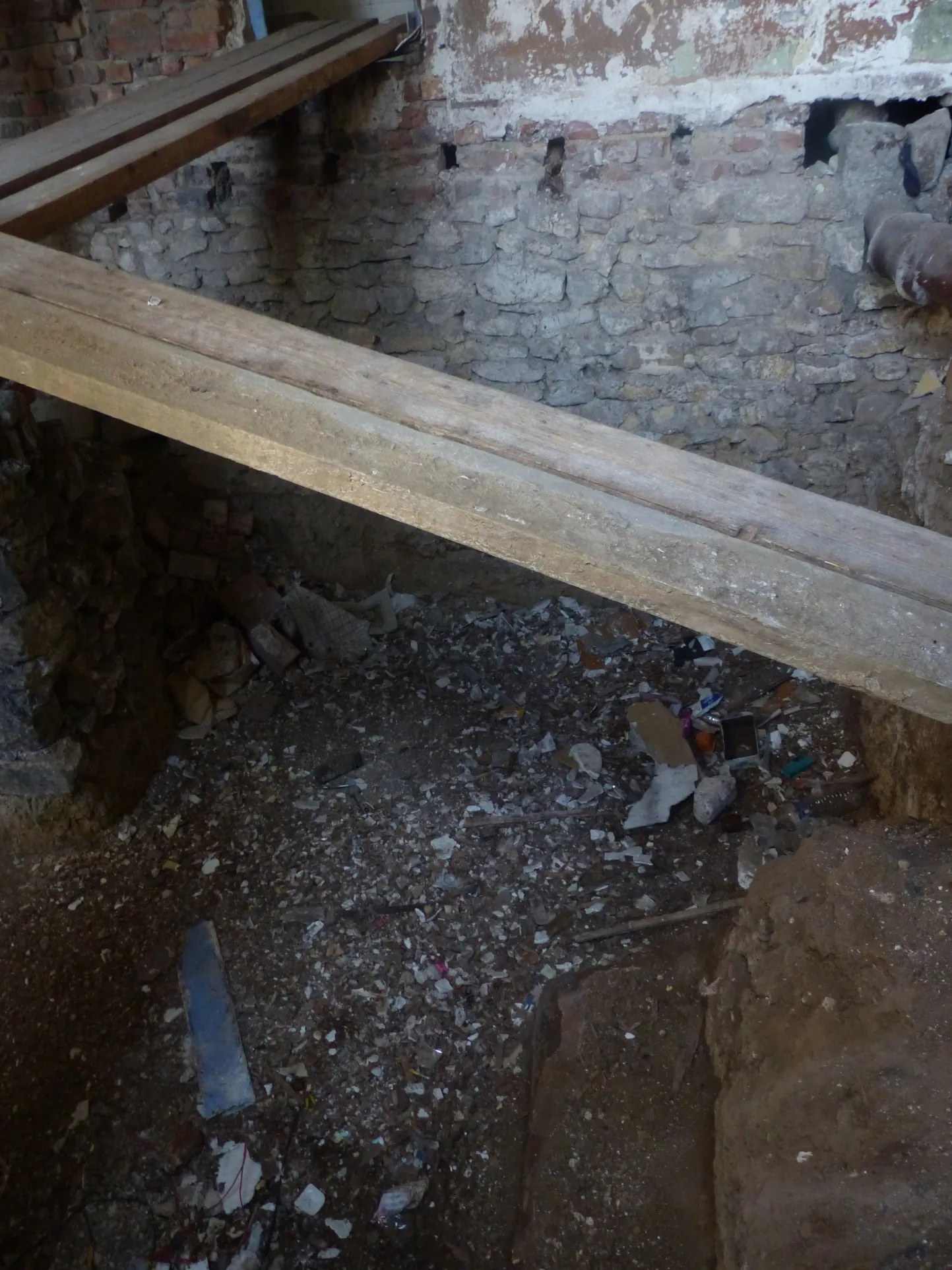 Maison de ville à Montreuil à rénover avec beaucoup de potentiel et aides financières 