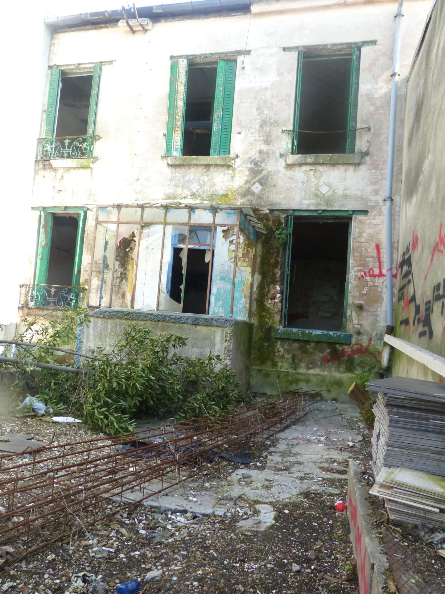 Maison de ville à Montreuil à rénover avec beaucoup de potentiel et aides financières 