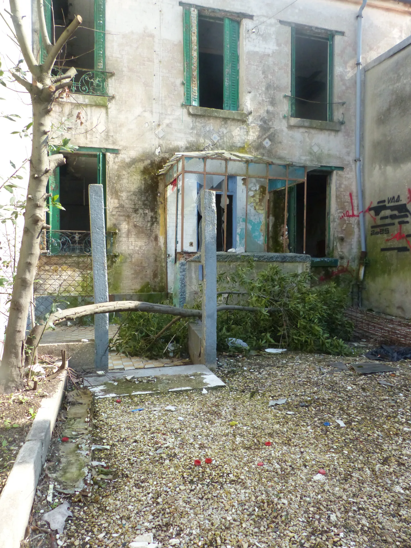 Maison de ville à Montreuil à rénover avec beaucoup de potentiel et aides financières