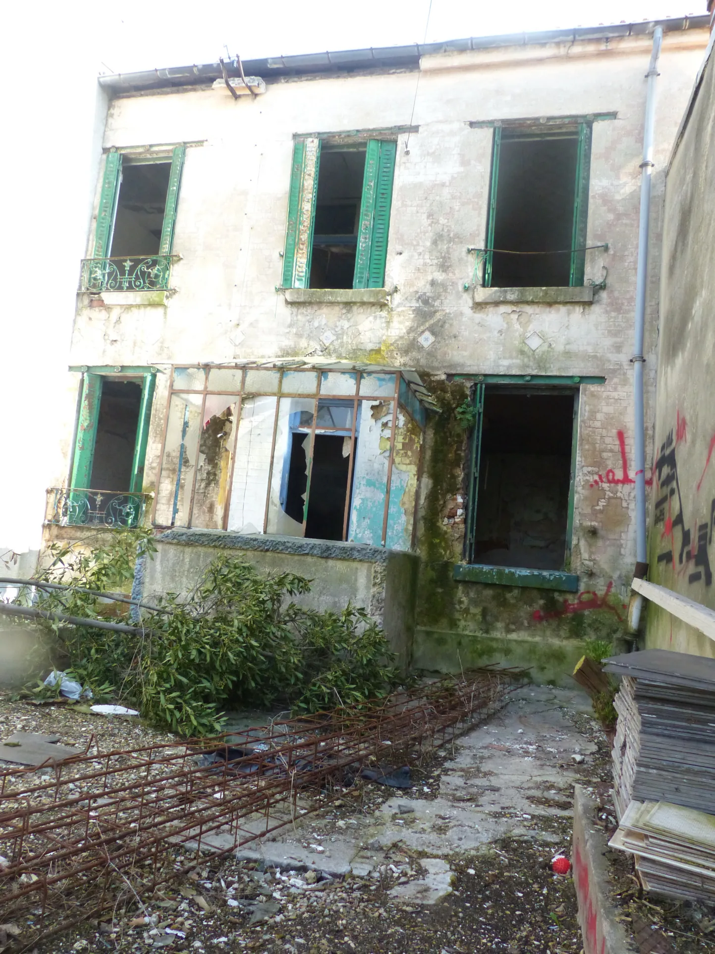 Maison de ville à Montreuil à rénover avec beaucoup de potentiel et aides financières 