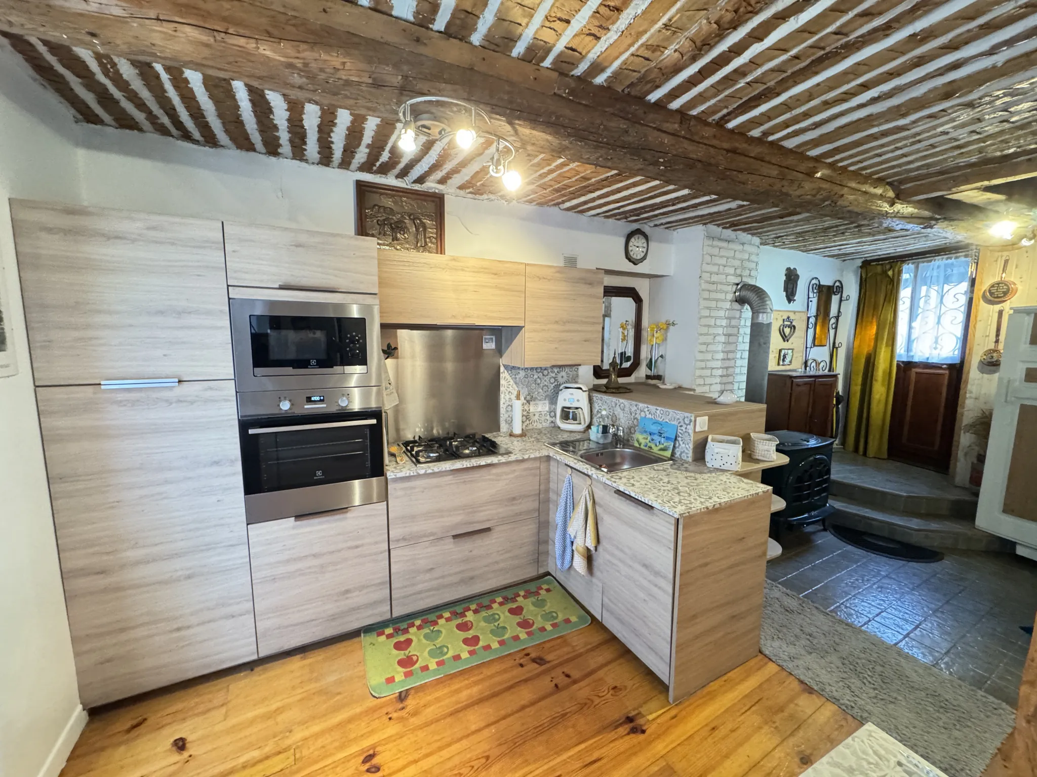 Maison de village avec garages et cave à Serres (05700) – Charme et confort dans la vallée du Buëch 