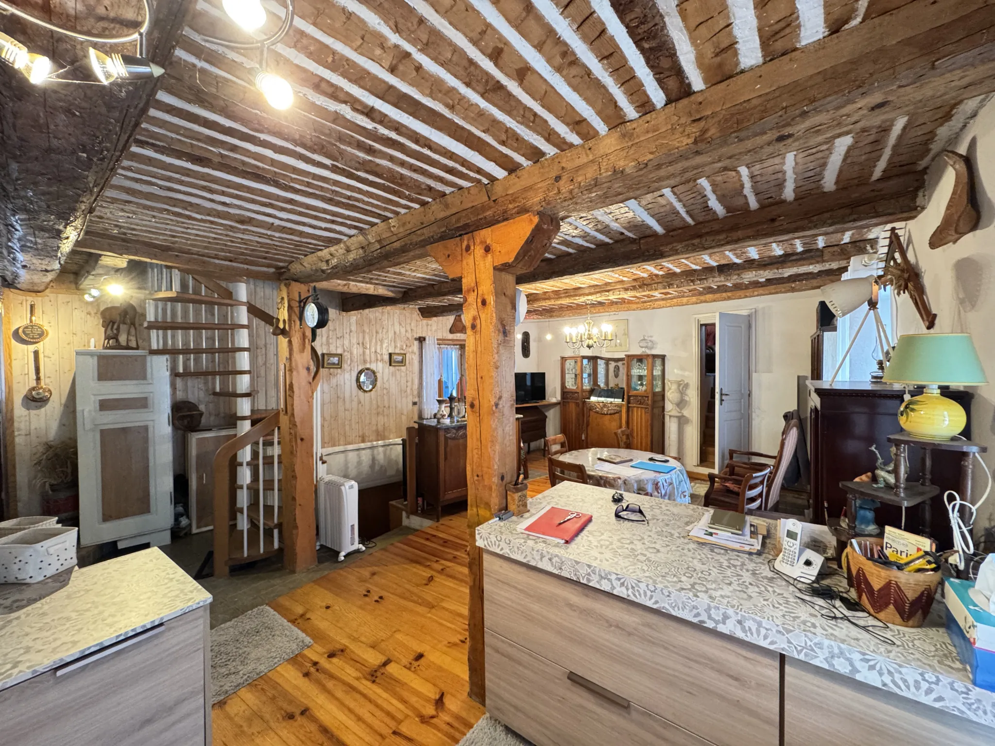 Maison de village avec garages et cave à Serres (05700) – Charme et confort dans la vallée du Buëch