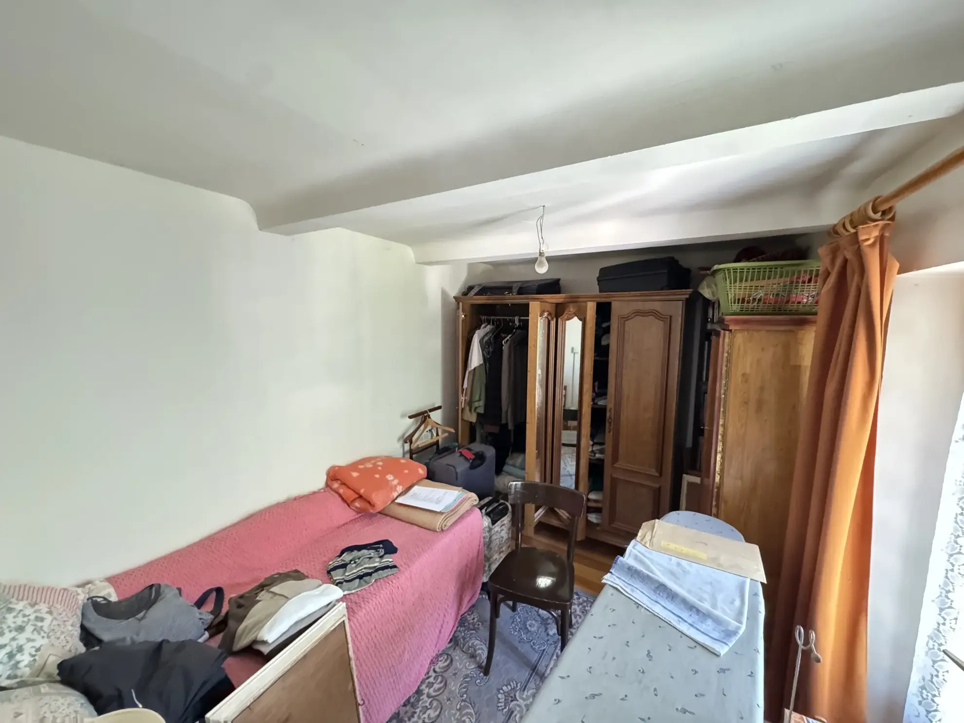 Maison de village avec garages et cave à Serres (05700) – Charme et confort dans la vallée du Buëch 