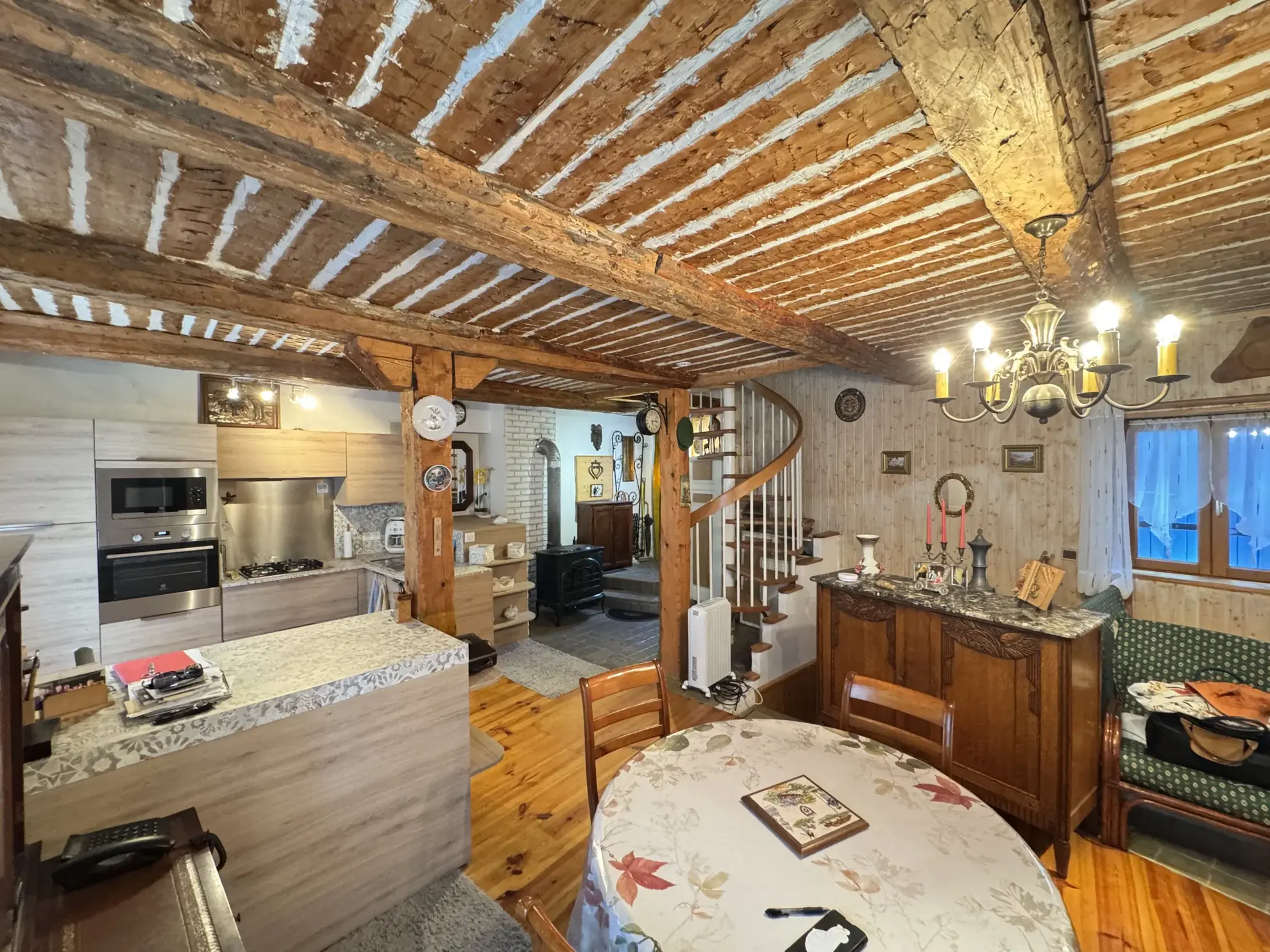 Maison de village avec garages et cave à Serres (05700) – Charme et confort dans la vallée du Buëch 