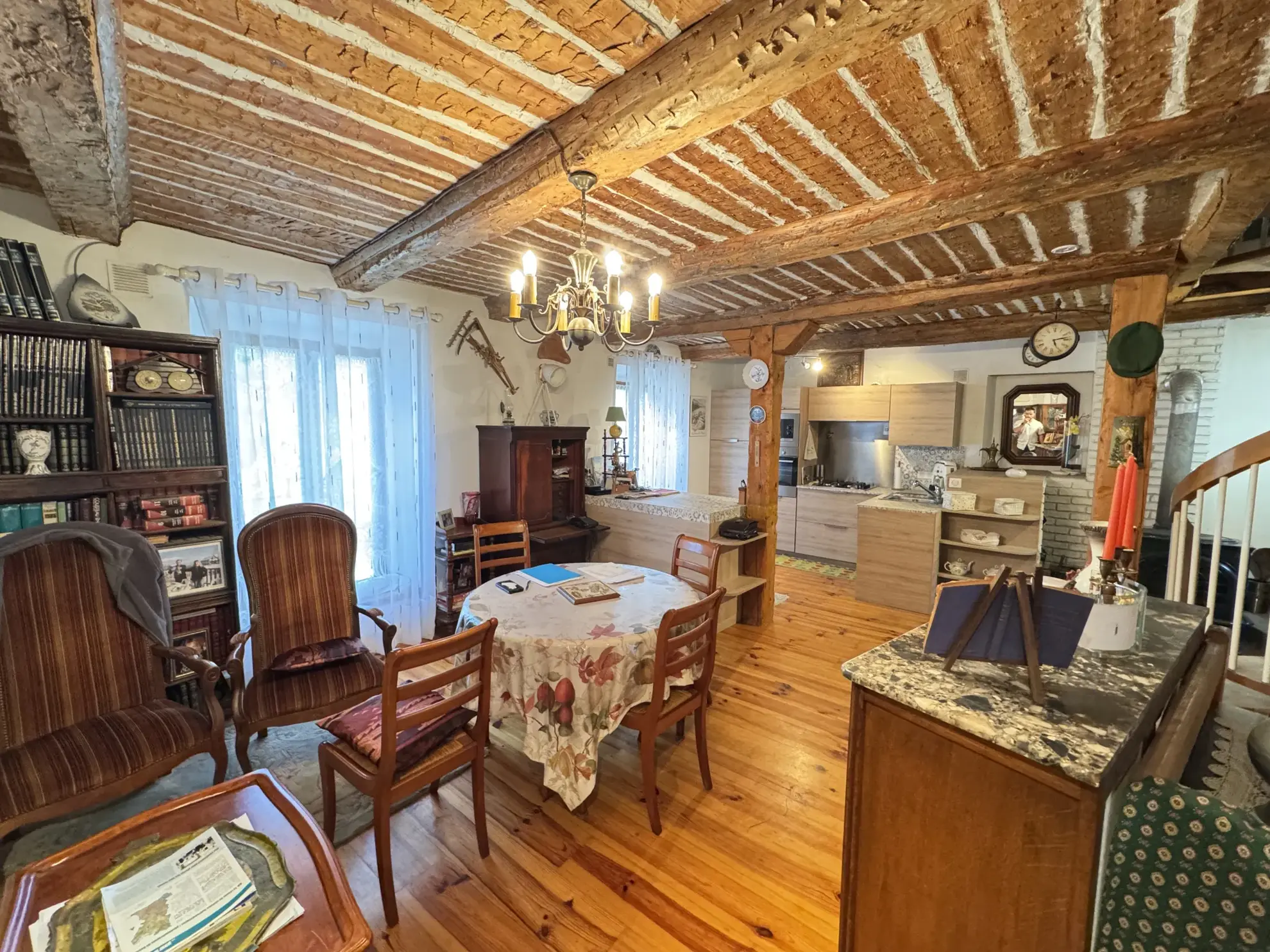 Maison de village avec garages et cave à Serres (05700) – Charme et confort dans la vallée du Buëch 
