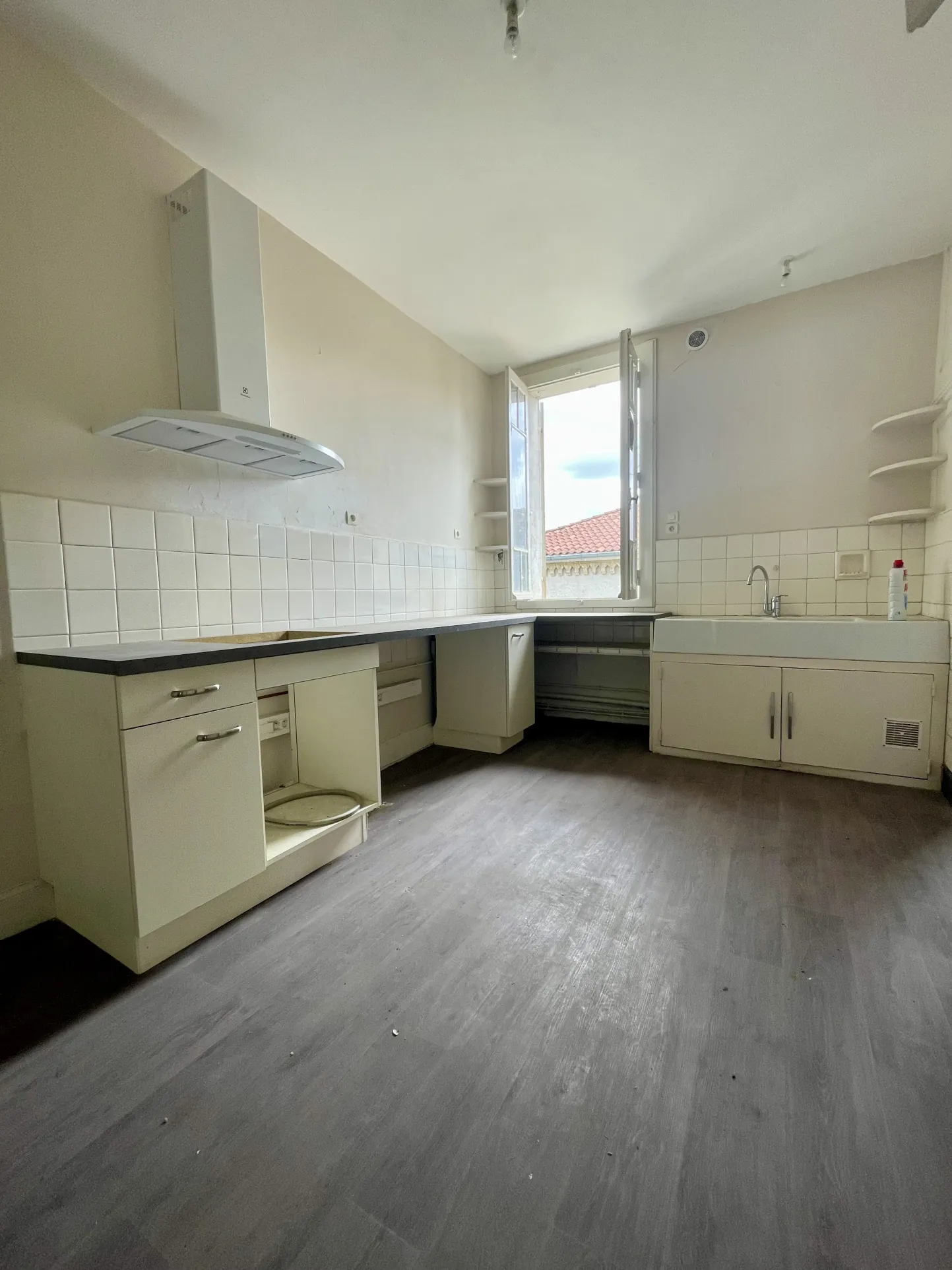 Immeuble en centre-ville de Vic-en-Bigorre de 480 m² avec jardin et parking 