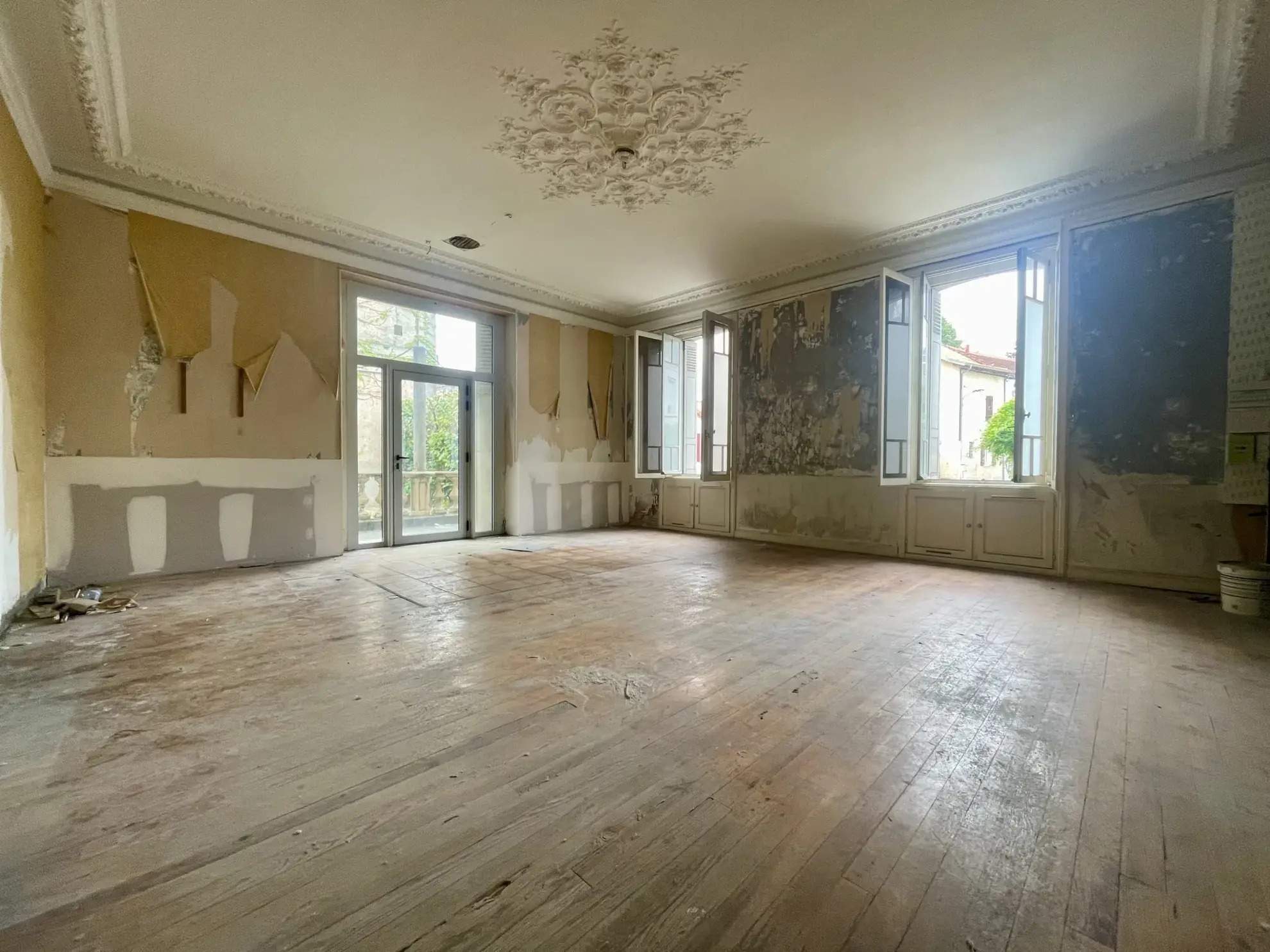 Immeuble en centre-ville de Vic-en-Bigorre de 480 m² avec jardin et parking 