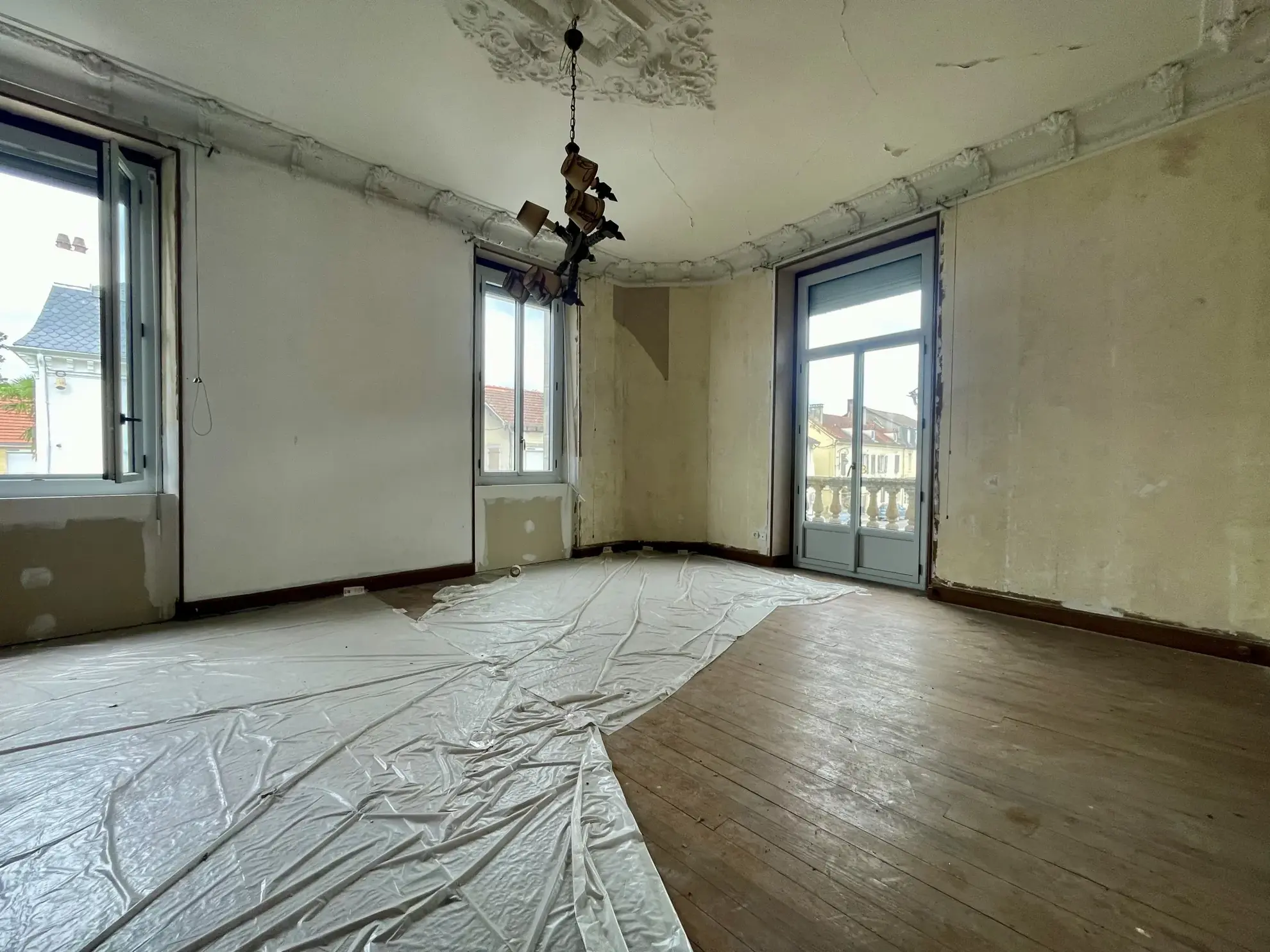 Immeuble en centre-ville de Vic-en-Bigorre de 480 m² avec jardin et parking 