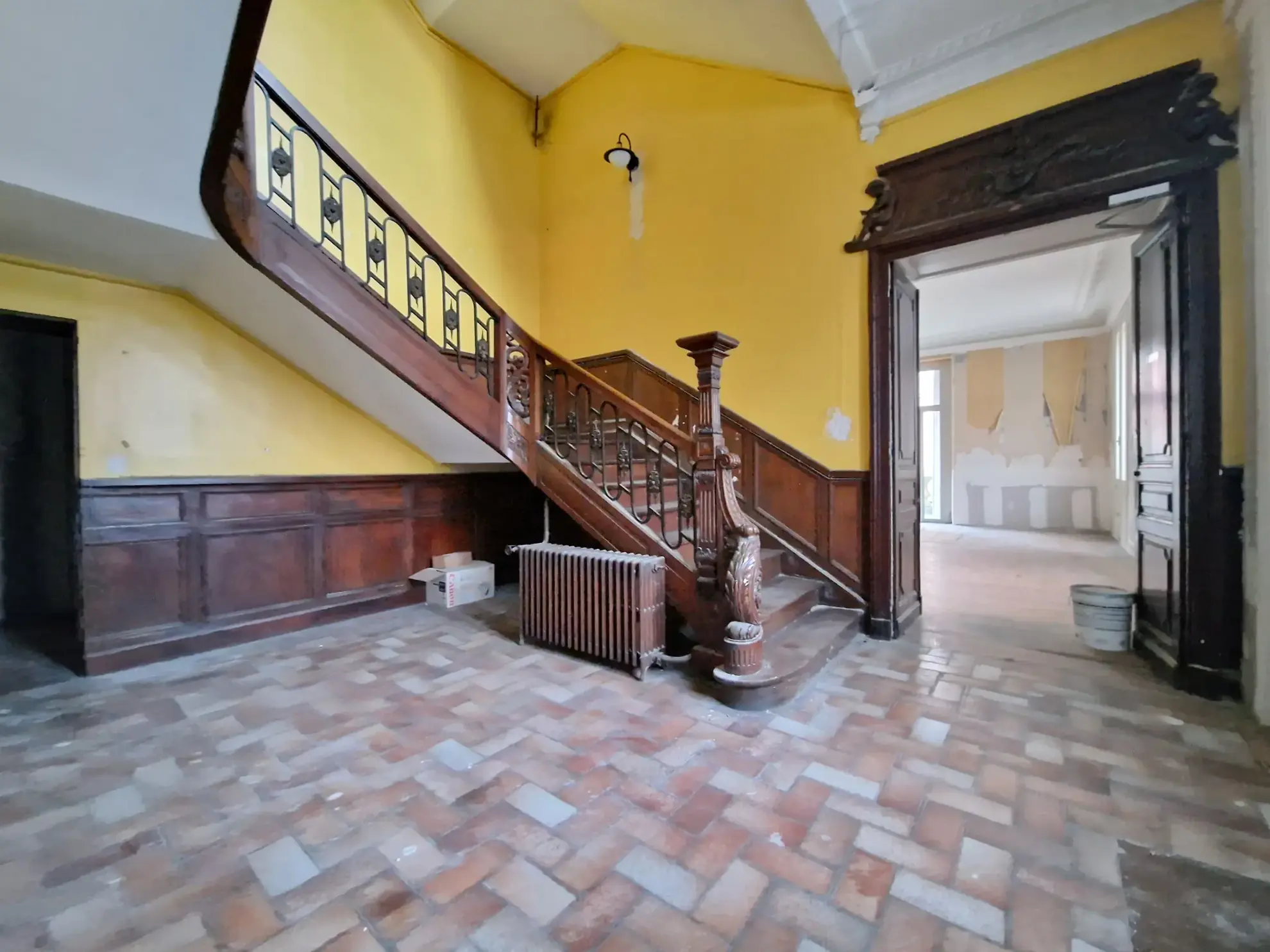 Immeuble en centre-ville de Vic-en-Bigorre de 480 m² avec jardin et parking 