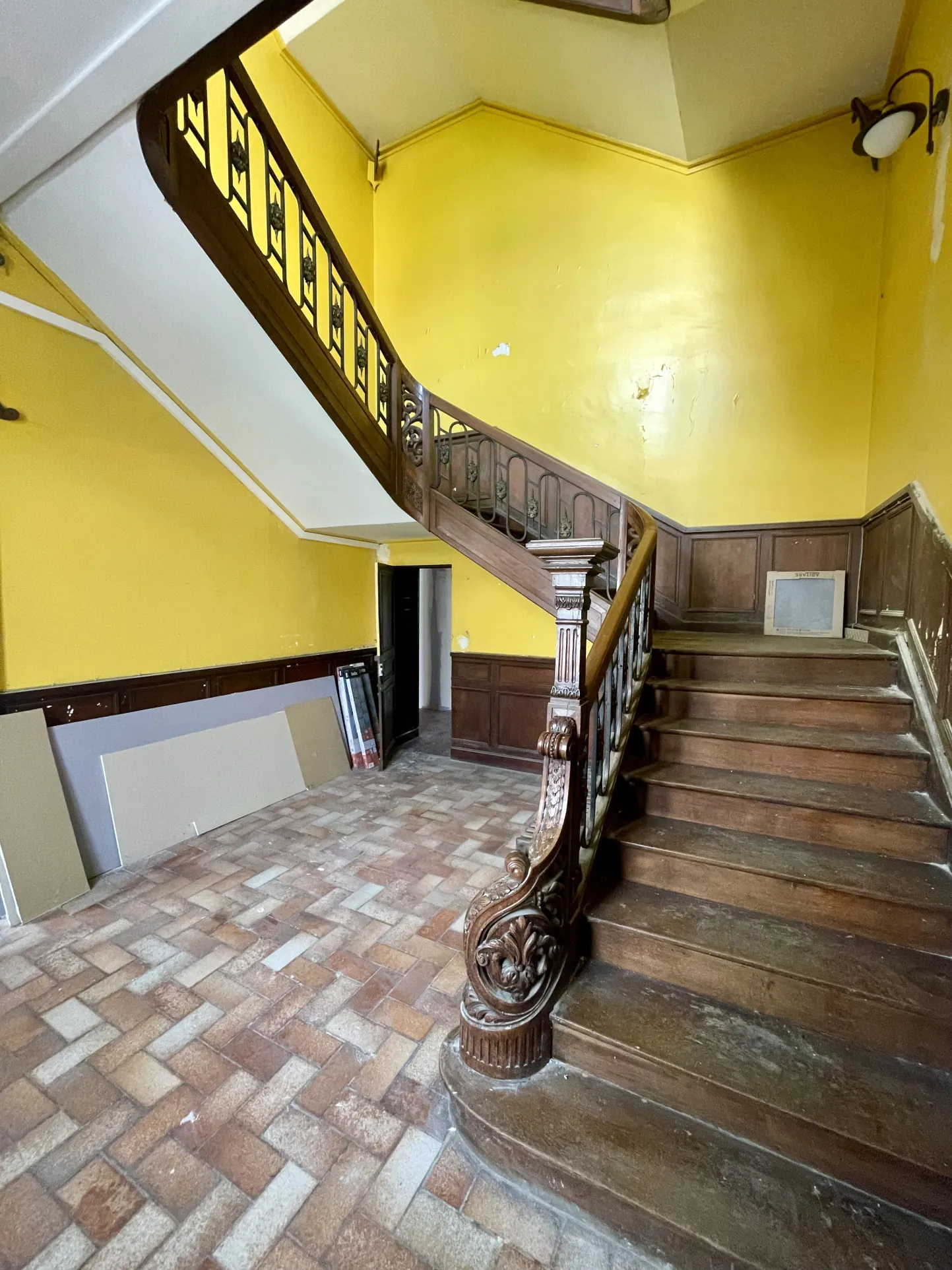 Immeuble en centre-ville de Vic-en-Bigorre de 480 m² avec jardin et parking 