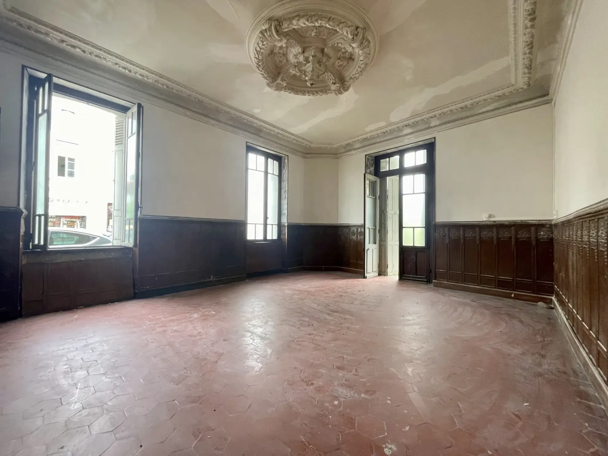 Immeuble en centre-ville de Vic-en-Bigorre de 480 m² avec jardin et parking 