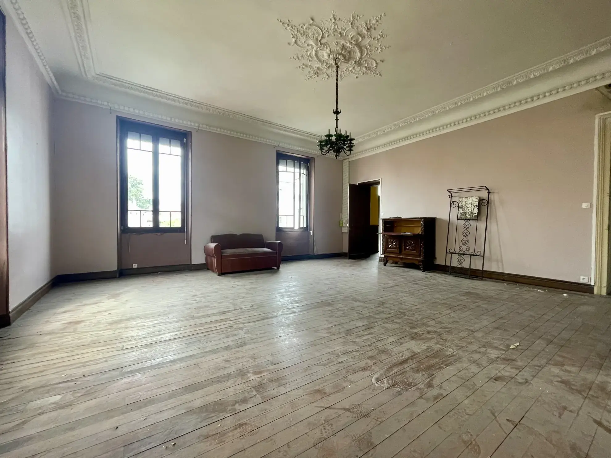 Immeuble en centre-ville de Vic-en-Bigorre de 480 m² avec jardin et parking 