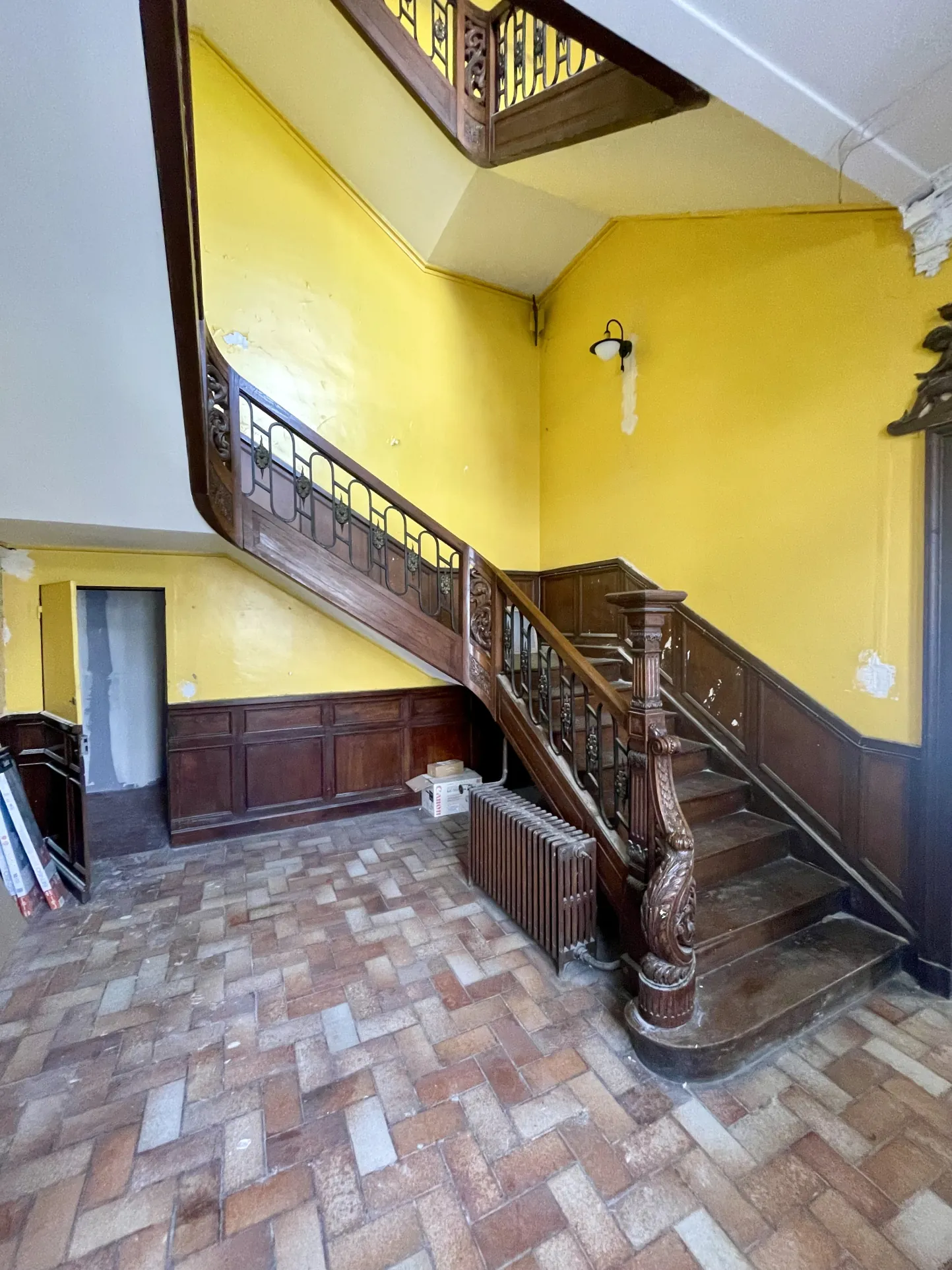 Immeuble en centre-ville de Vic-en-Bigorre de 480 m² avec jardin et parking 