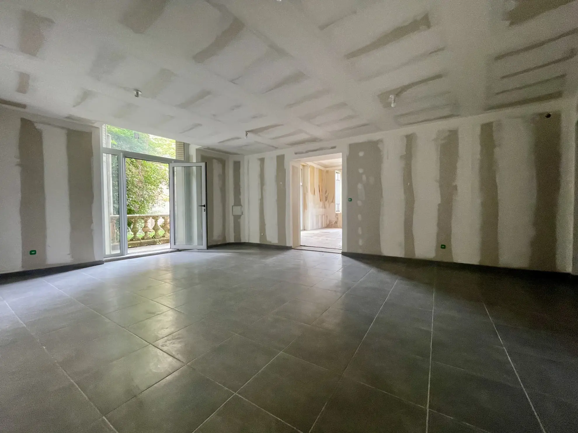 Immeuble en centre-ville de Vic-en-Bigorre de 480 m² avec jardin et parking 