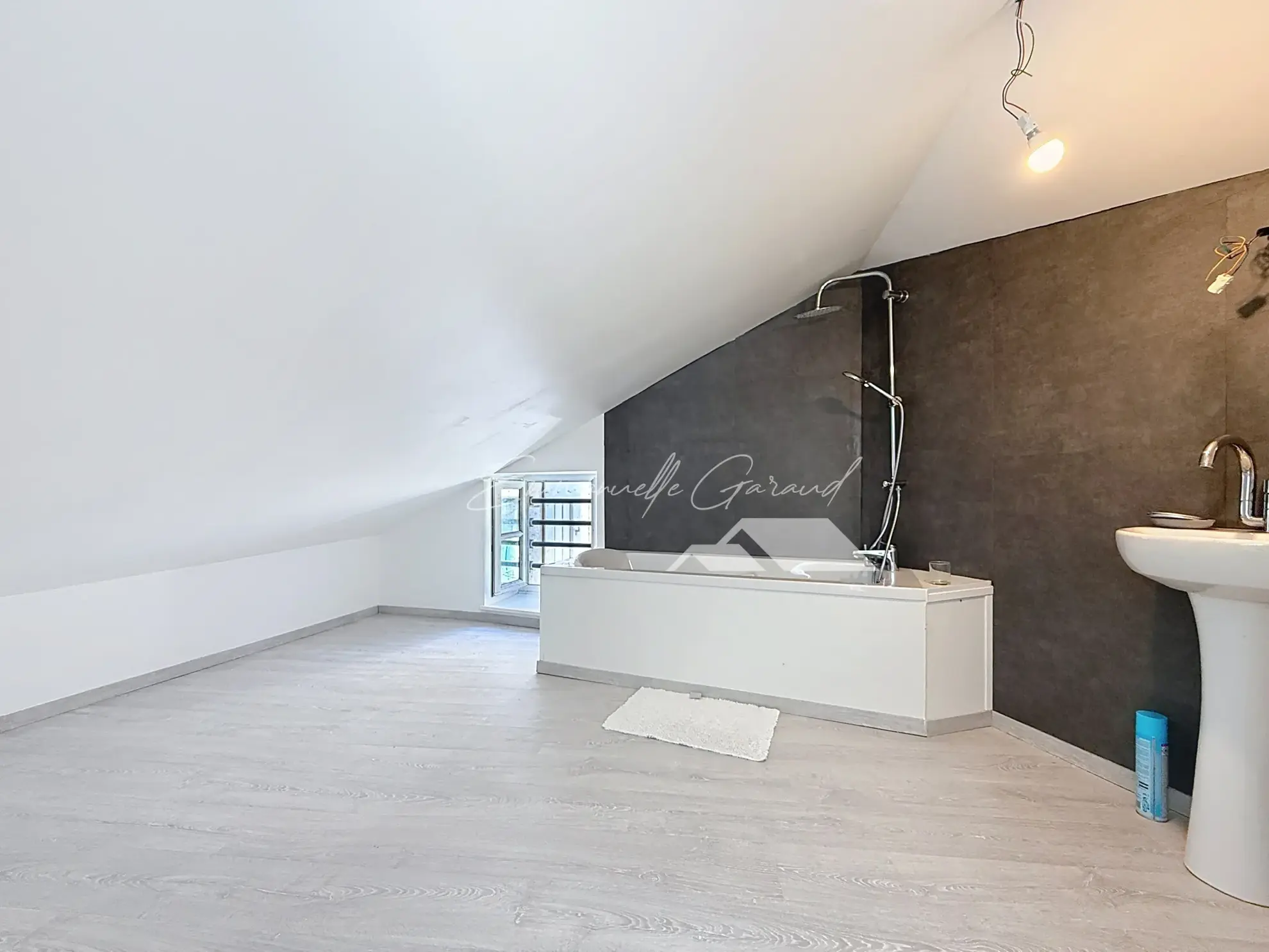 Maison à vendre à Mostuejouls avec vue panoramique et jardin privé dans le Parc des Grands Causses 