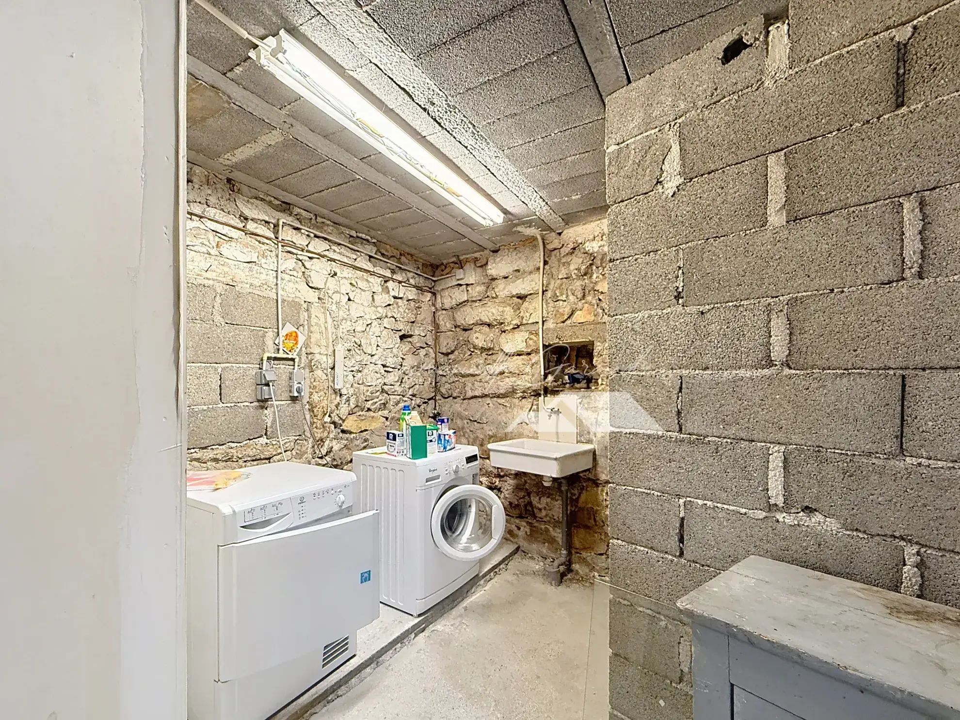 Maison à vendre à Mostuejouls avec vue panoramique et jardin privé dans le Parc des Grands Causses 