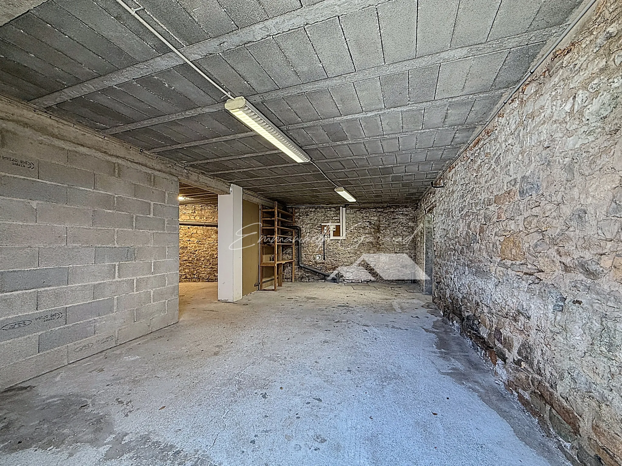 Maison à vendre à Mostuejouls avec vue panoramique et jardin privé dans le Parc des Grands Causses 