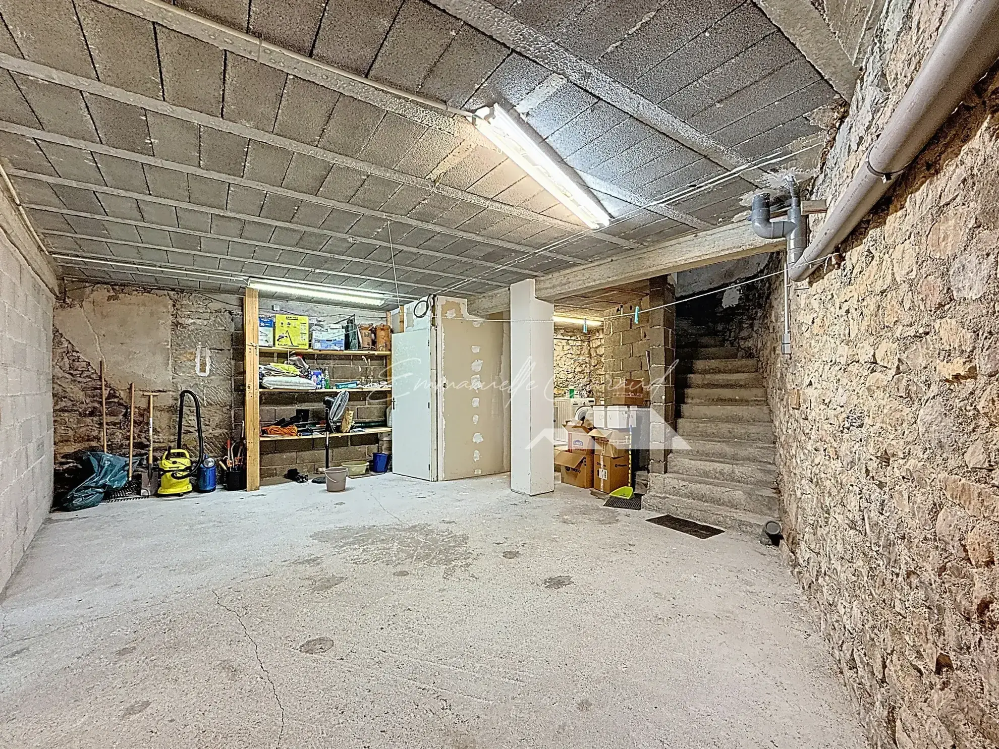 Maison à vendre à Mostuejouls avec vue panoramique et jardin privé dans le Parc des Grands Causses 