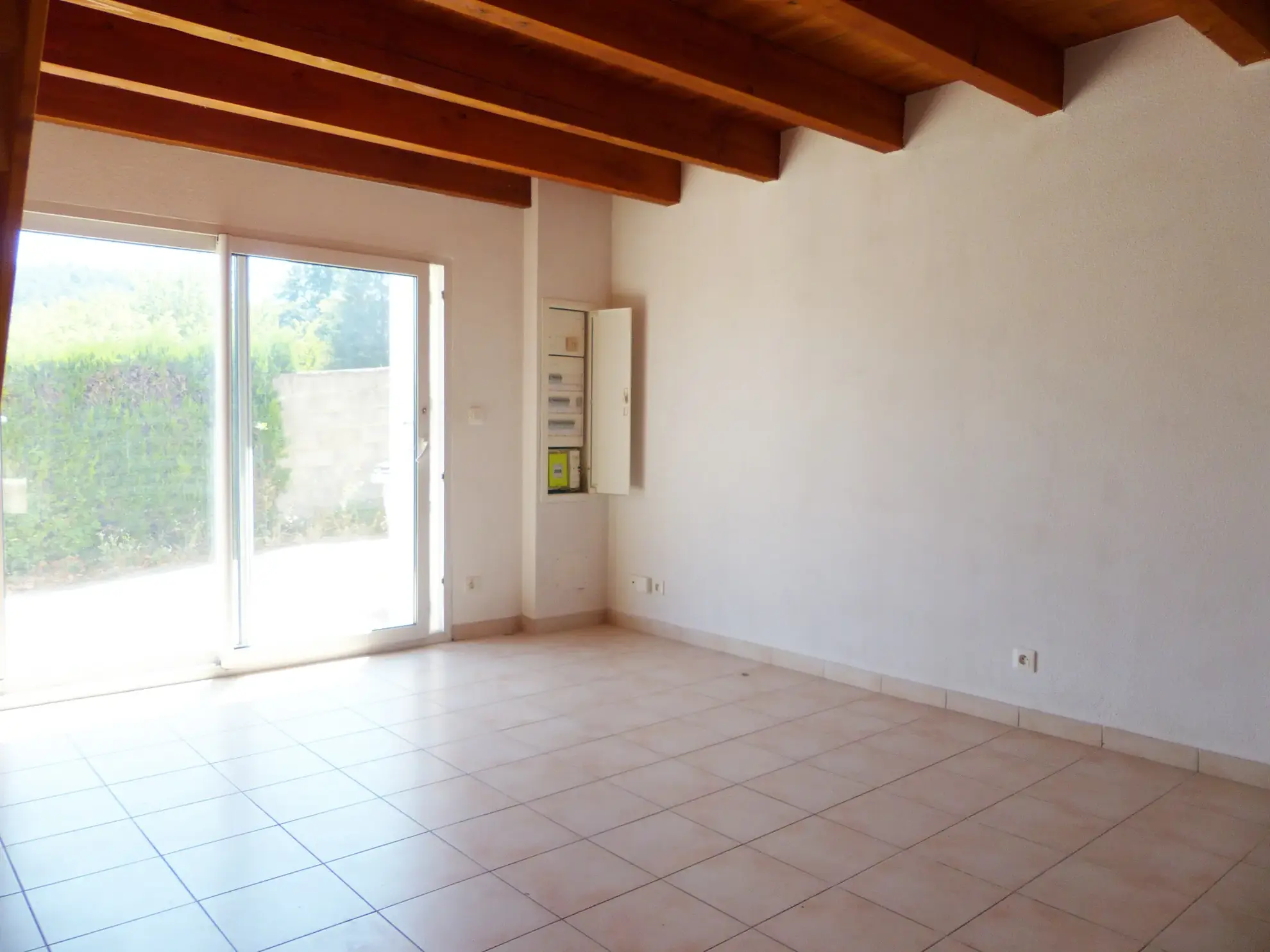 Maison 3 pièces avec terrasse à Lamalou-Les-Bains, idéale pour investissement ou résidence principale 