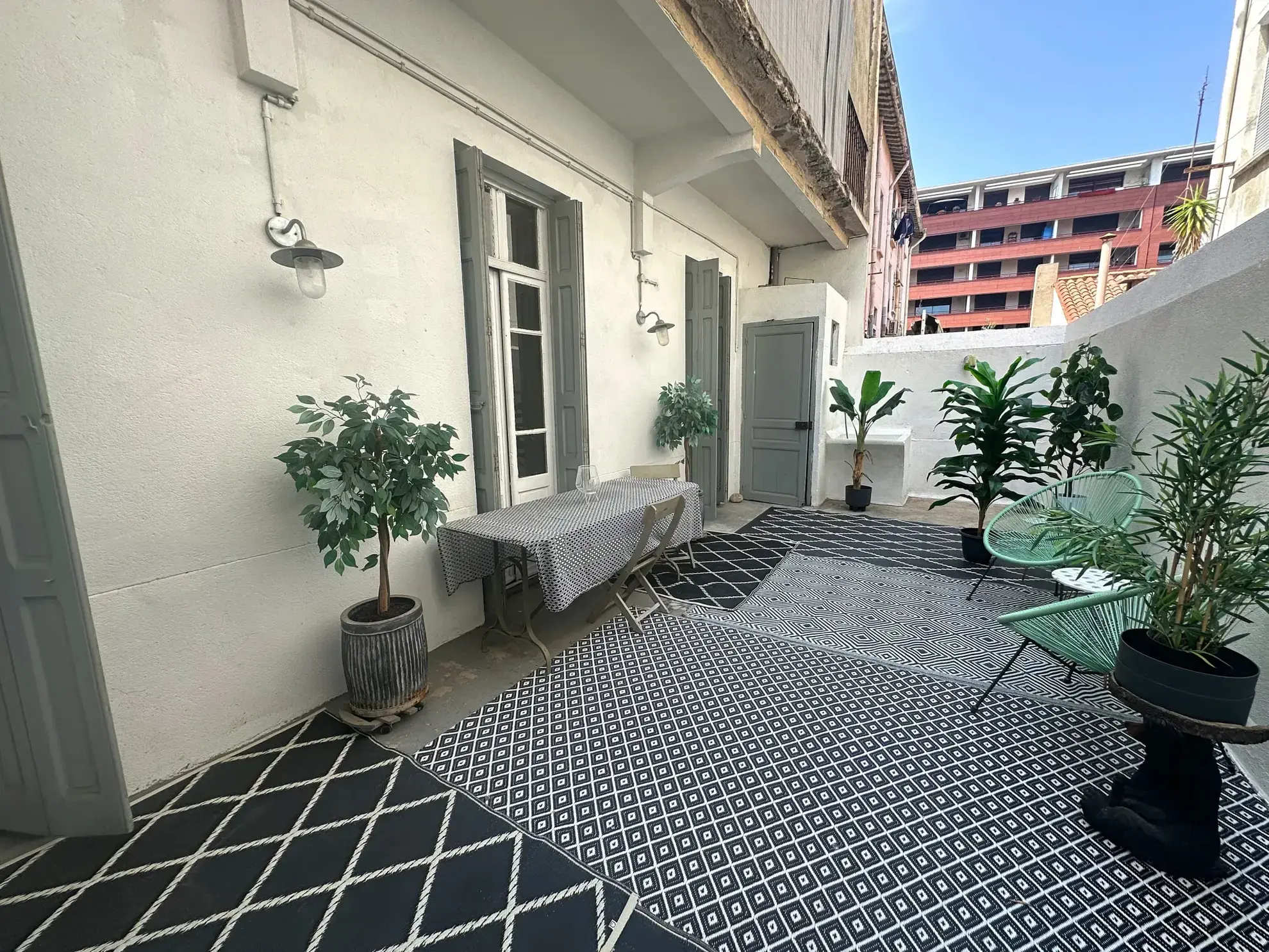 Appartement traversant de 94 m2 avec terrasse à Perpignan proche du Théâtre de l'Archipel