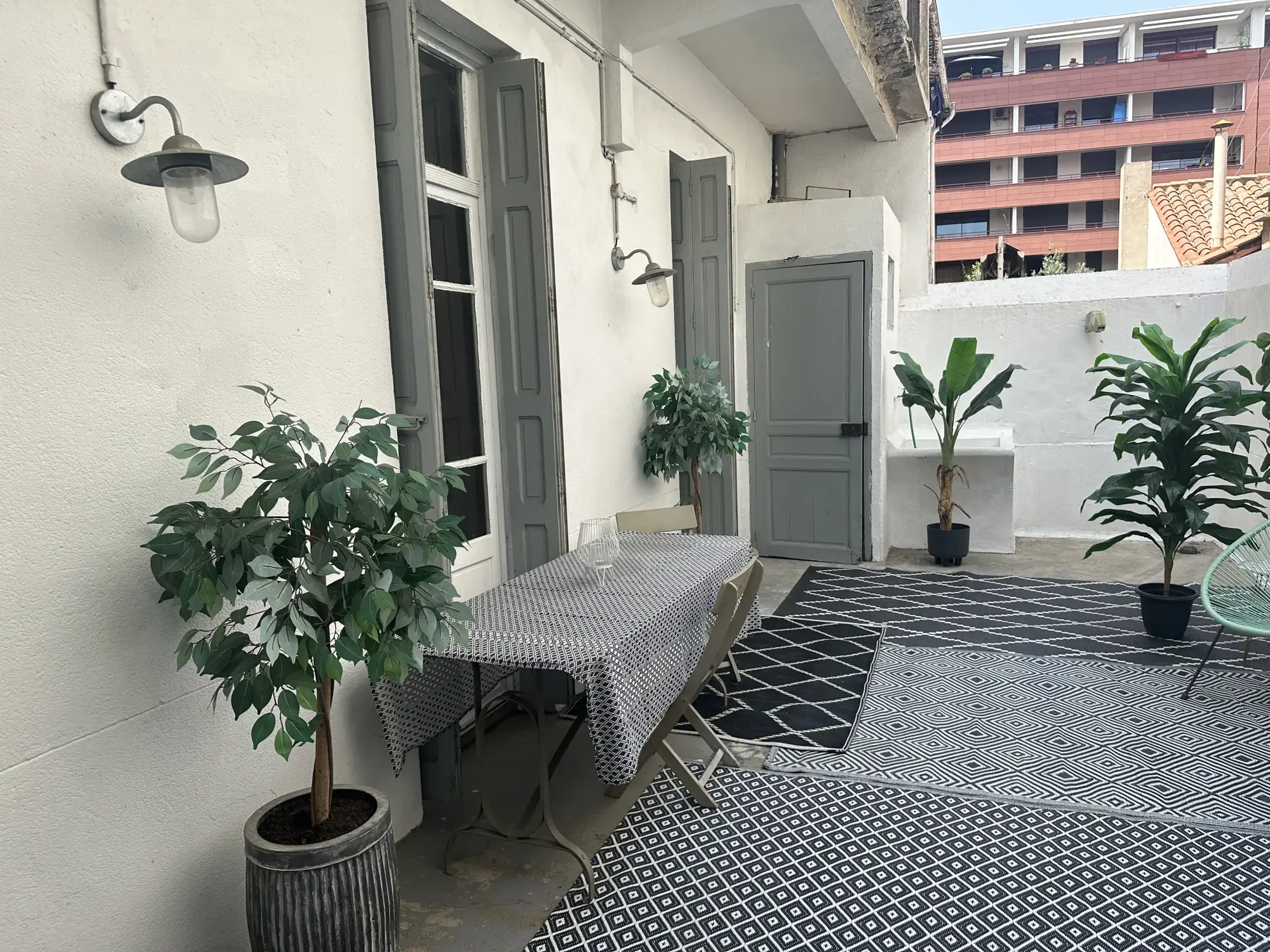 Appartement traversant de 94 m2 avec terrasse à Perpignan proche du Théâtre de l'Archipel 
