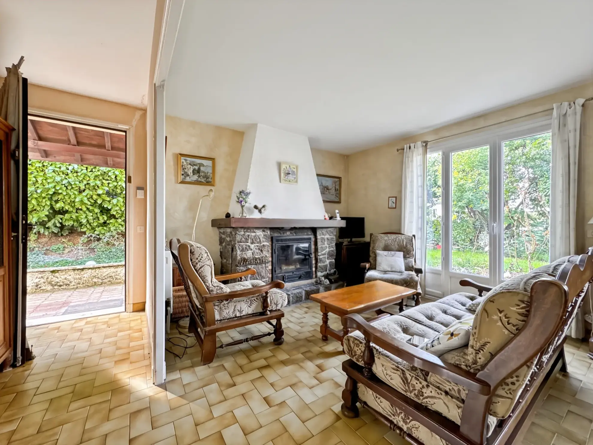 Maison de plain-pied à Massieux avec jardin, proche commerces 