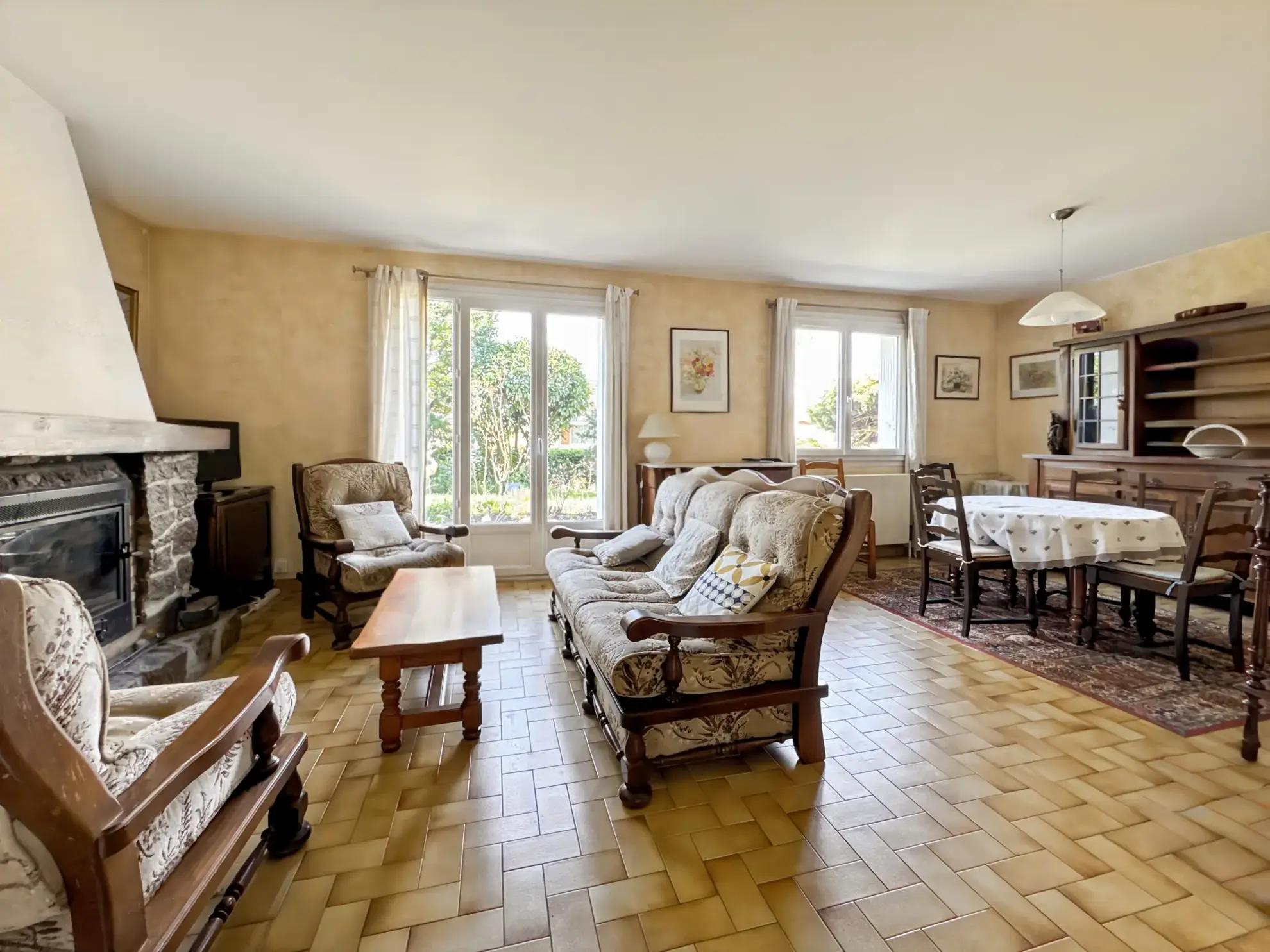 Maison de plain-pied à Massieux avec jardin, proche commerces 