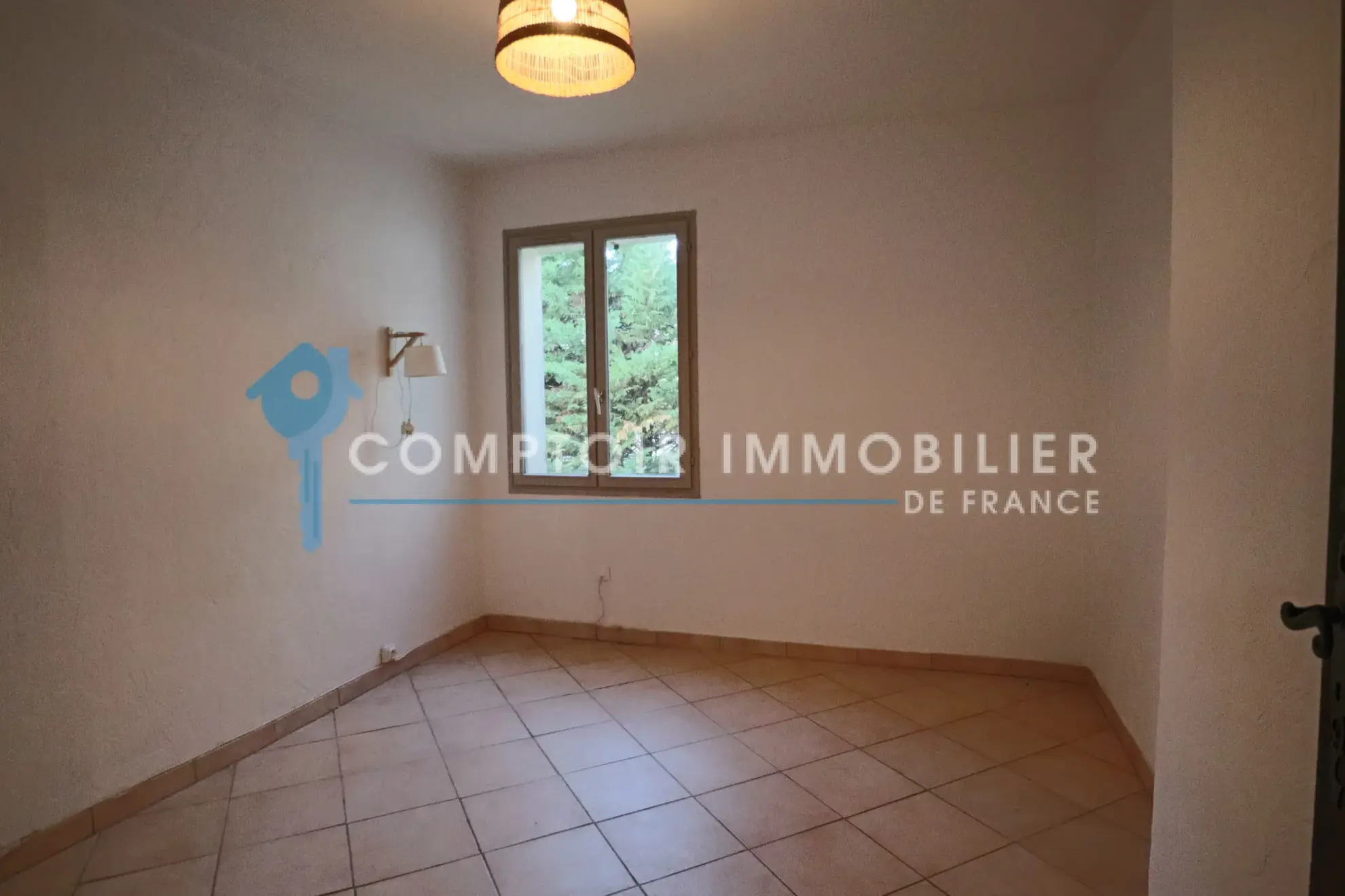 Maison avec piscine et garage à Apt - Quartier calme et résidentiel 