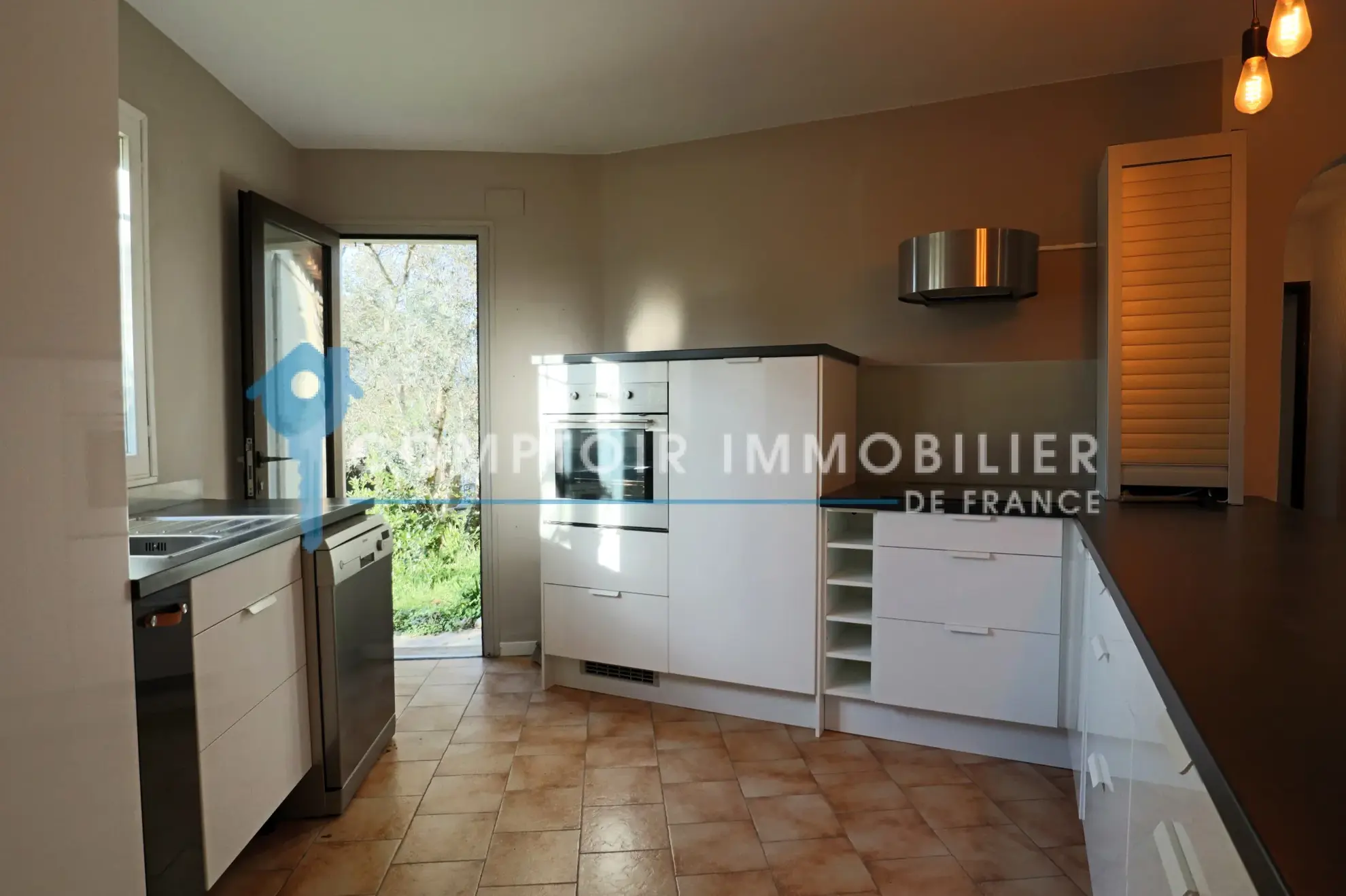 Maison avec piscine et garage à Apt - Quartier calme et résidentiel 