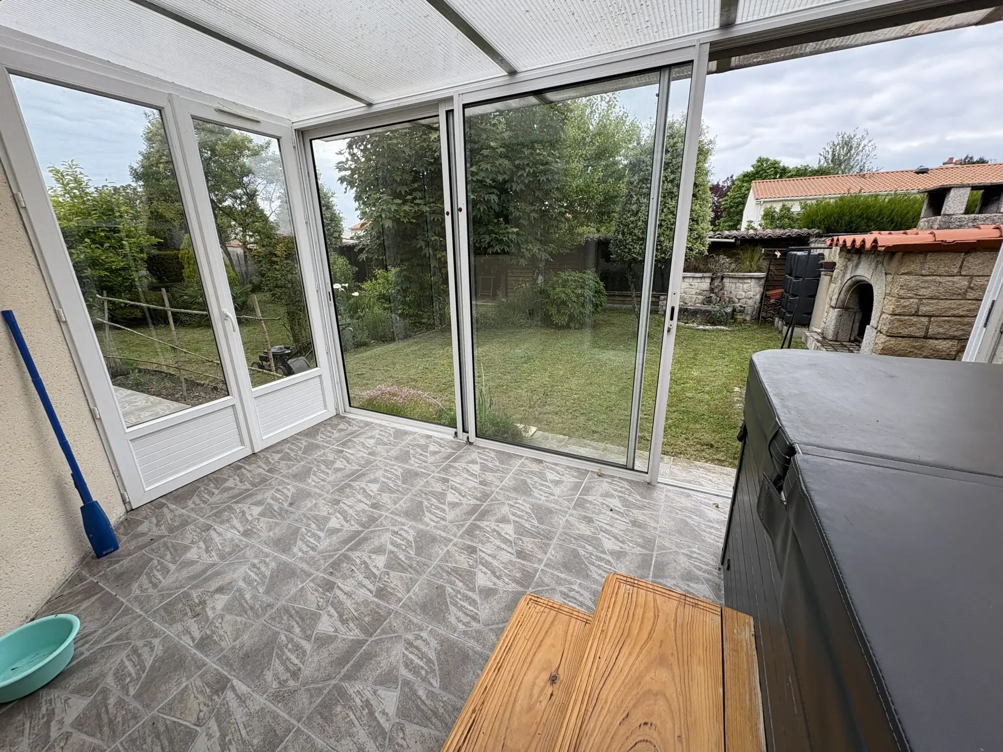 Maison lumineuse de 102 m² avec jardin, garage et espace bien-être à Cozes 