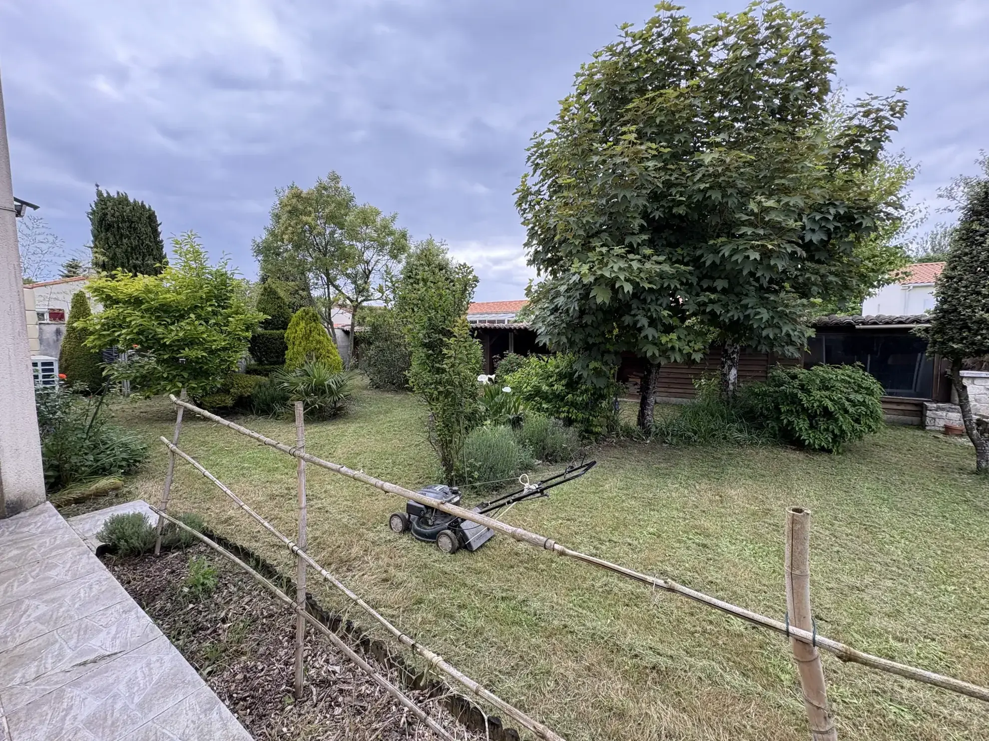 Maison lumineuse de 102 m² avec jardin, garage et espace bien-être à Cozes 