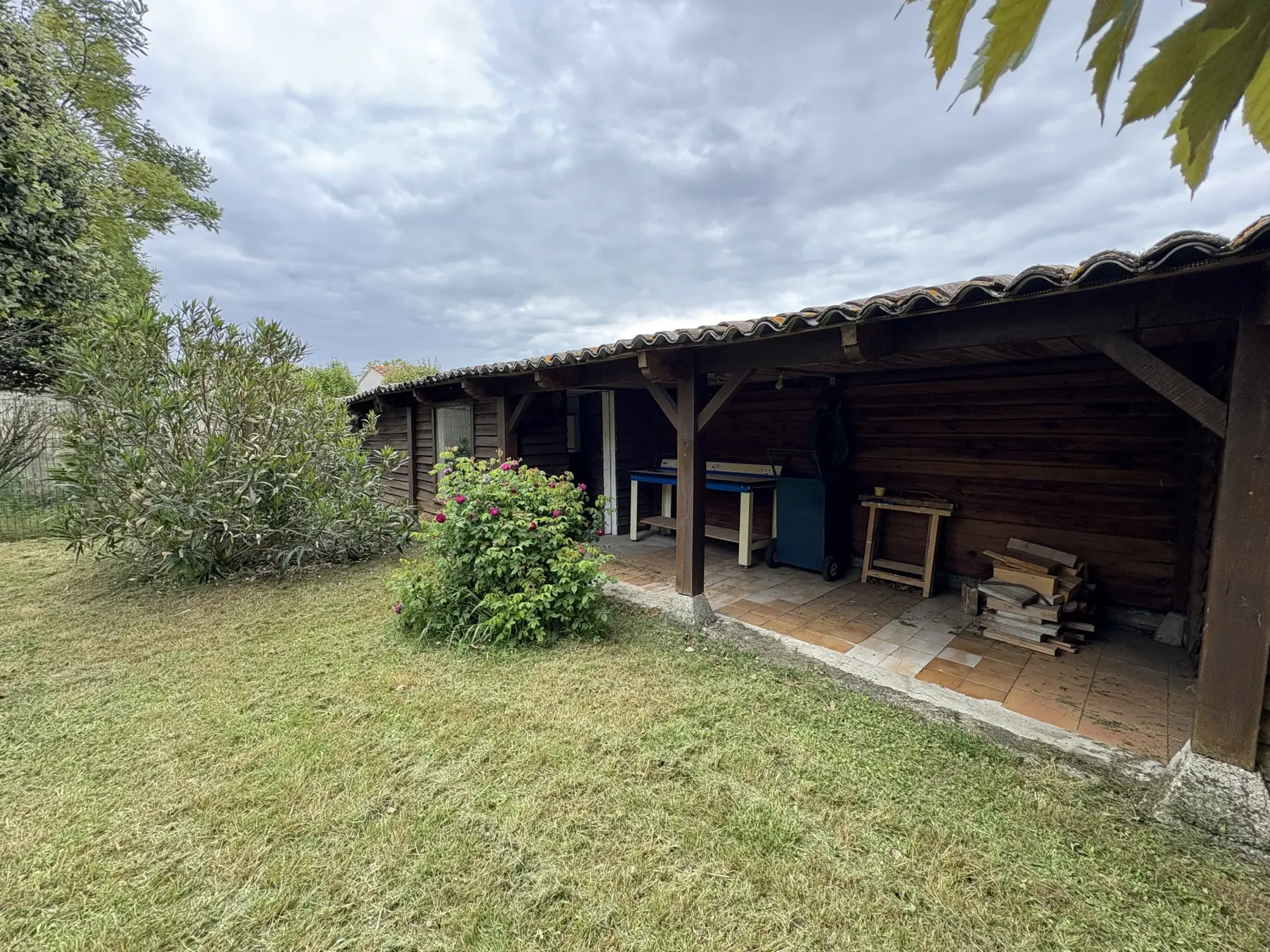 Maison lumineuse de 102 m² avec jardin, garage et espace bien-être à Cozes 