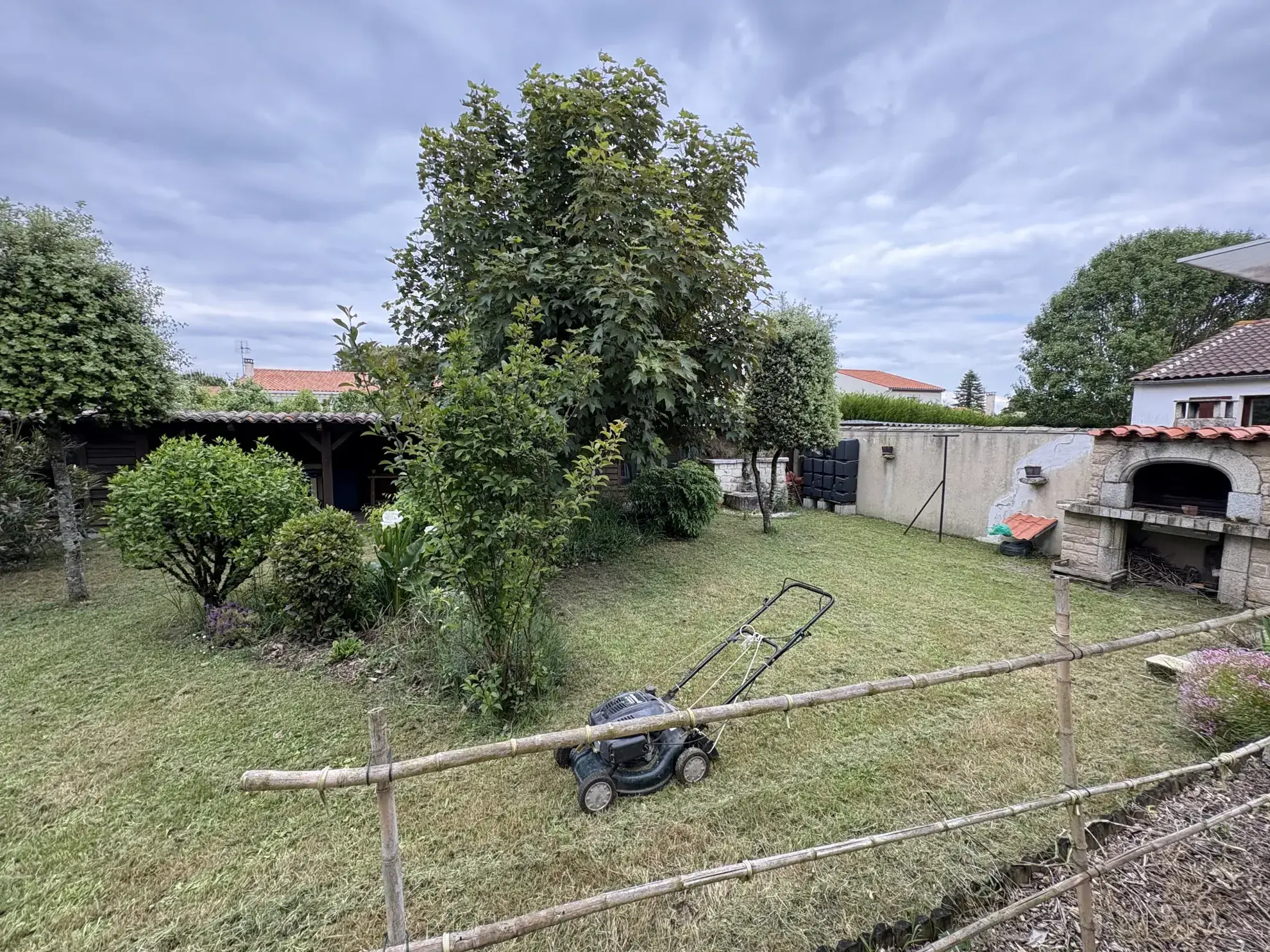 Maison lumineuse de 102 m² avec jardin, garage et espace bien-être à Cozes 