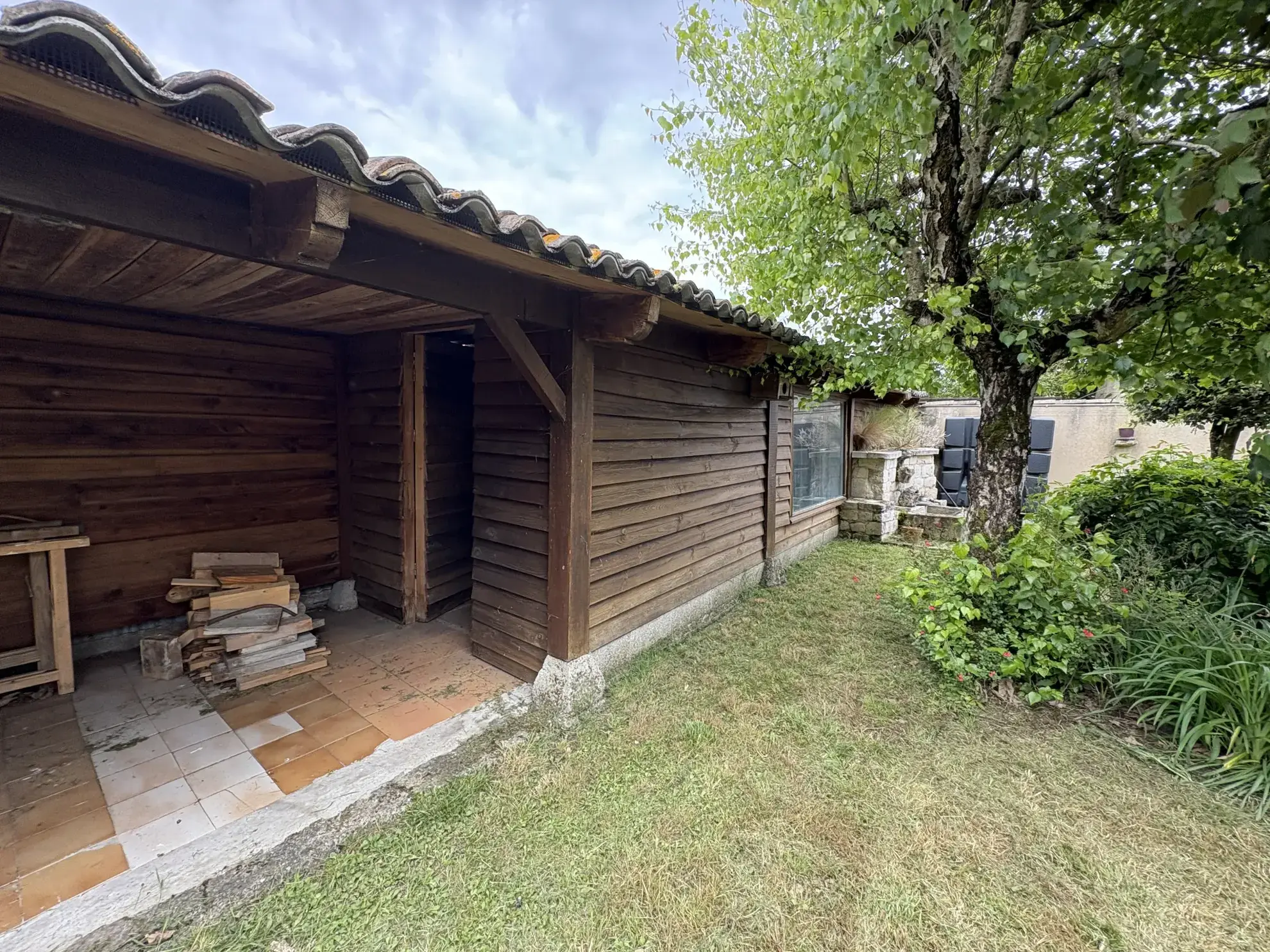 Maison lumineuse de 102 m² avec jardin, garage et espace bien-être à Cozes 