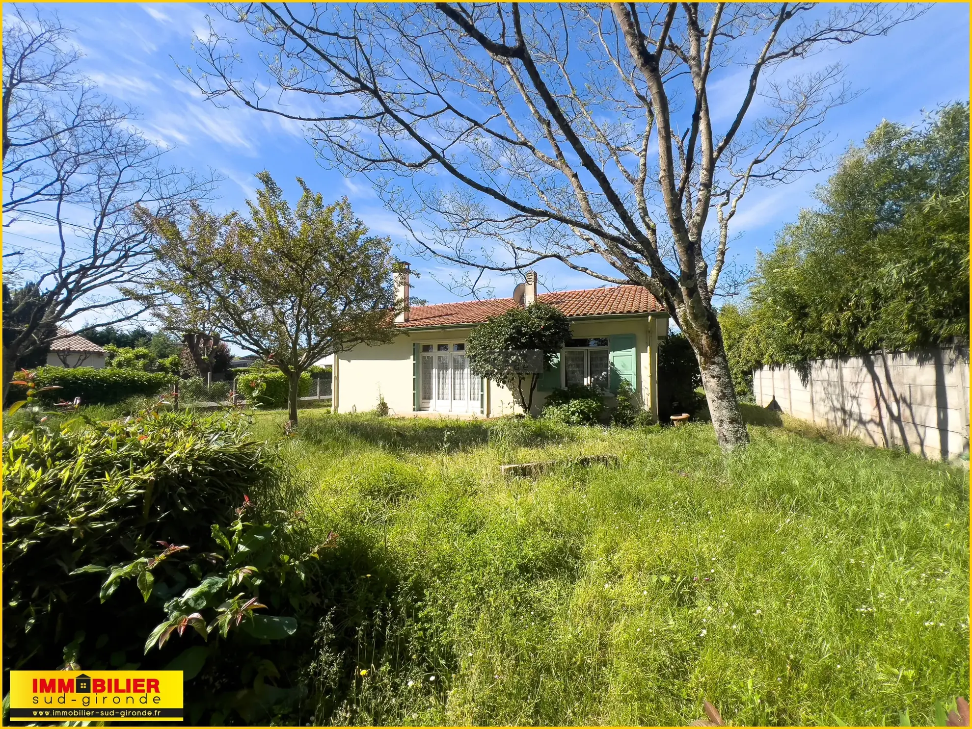 Maison à rénover proche centre de Podensac avec grand garage et terrain de 800 m² 