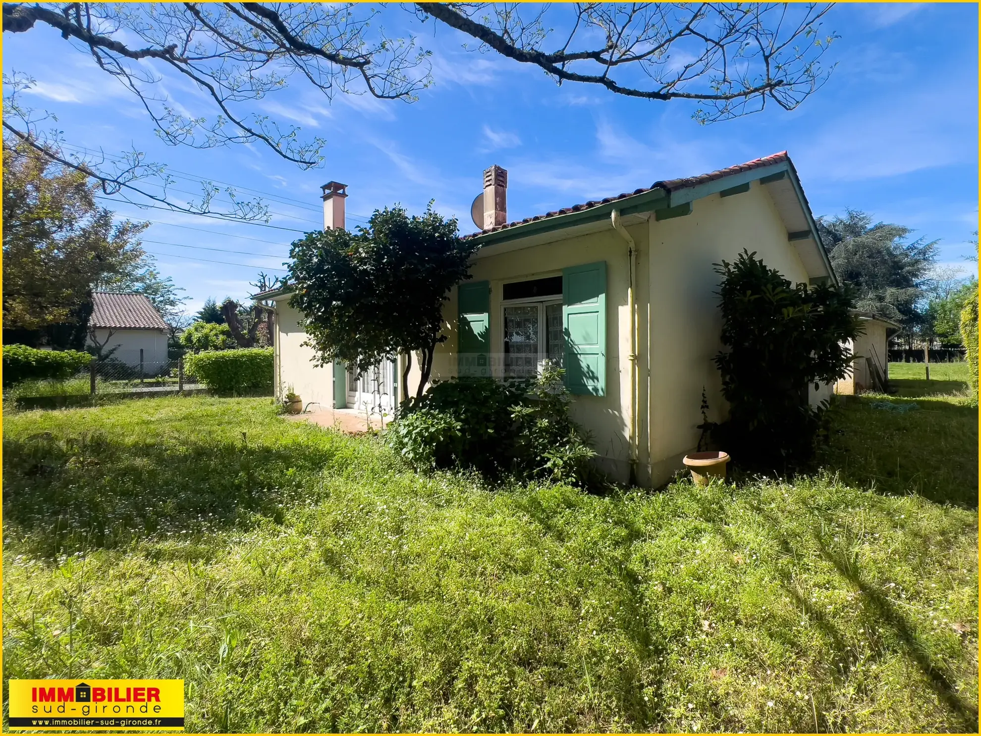 Maison à rénover proche centre de Podensac avec grand garage et terrain de 800 m² 