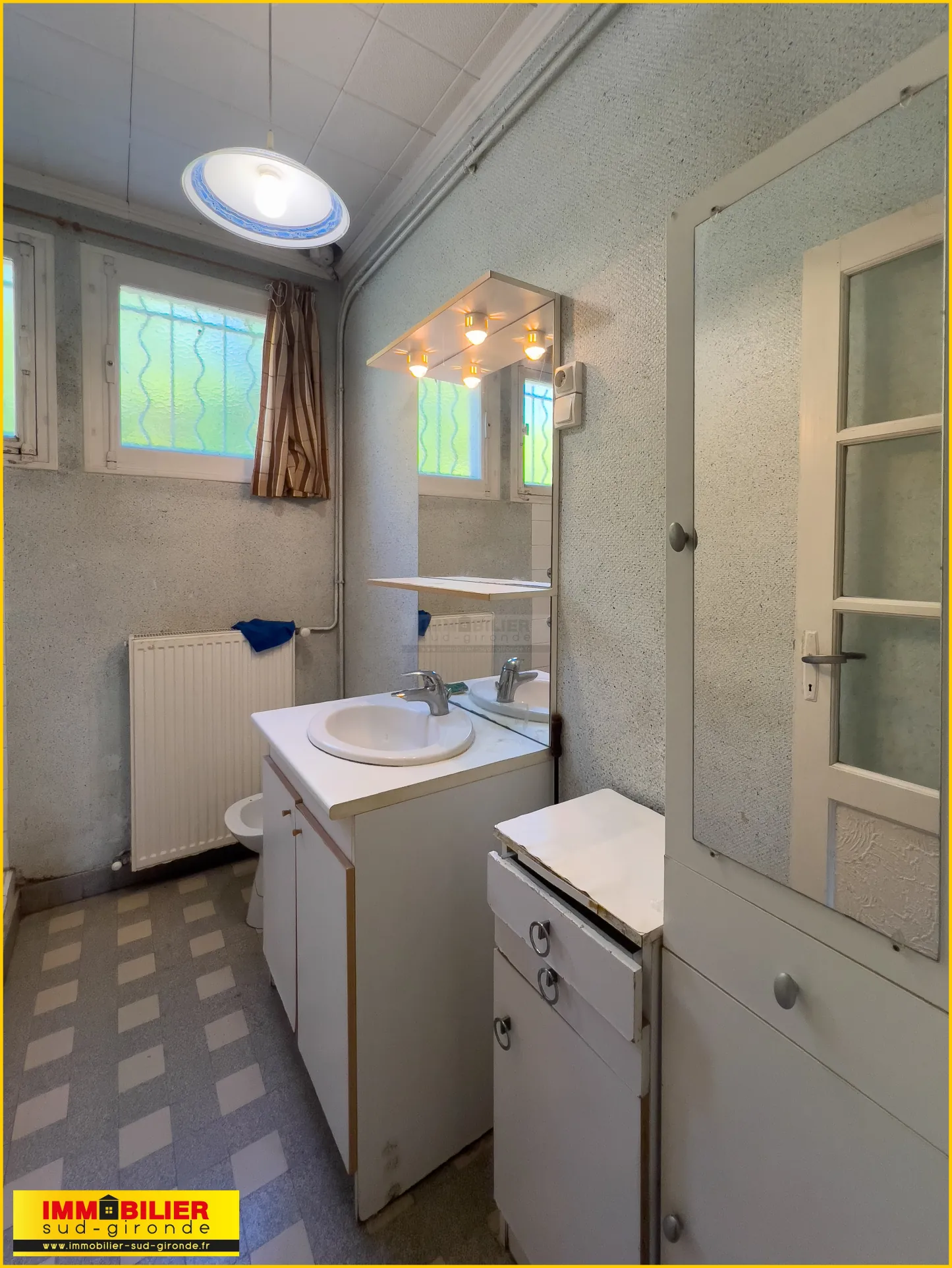 Maison à rénover proche centre de Podensac avec grand garage et terrain de 800 m² 