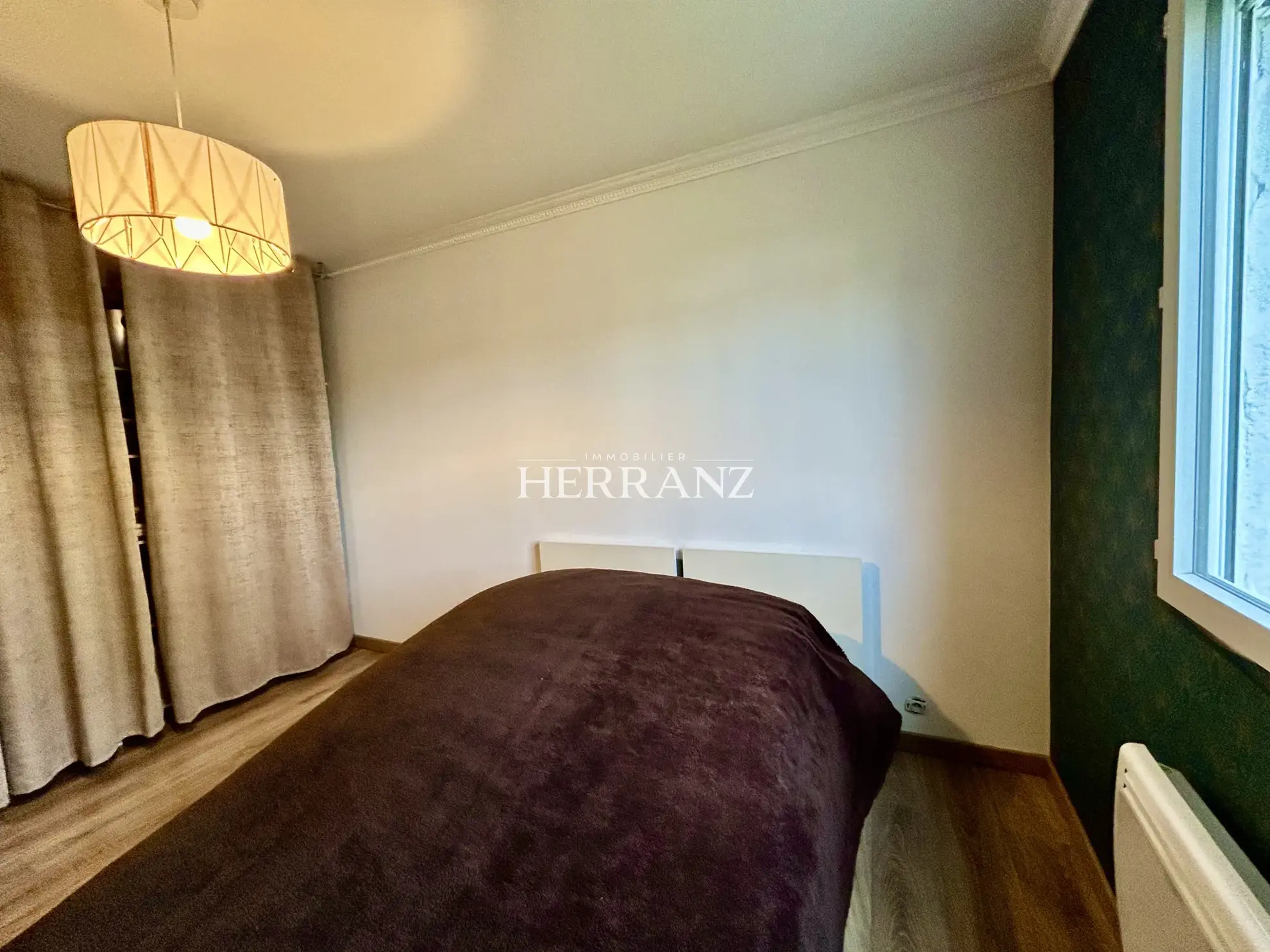 Charmante maison de plain-pied avec garage, terrasse et jardin à Saint-Denis-de-Pile 