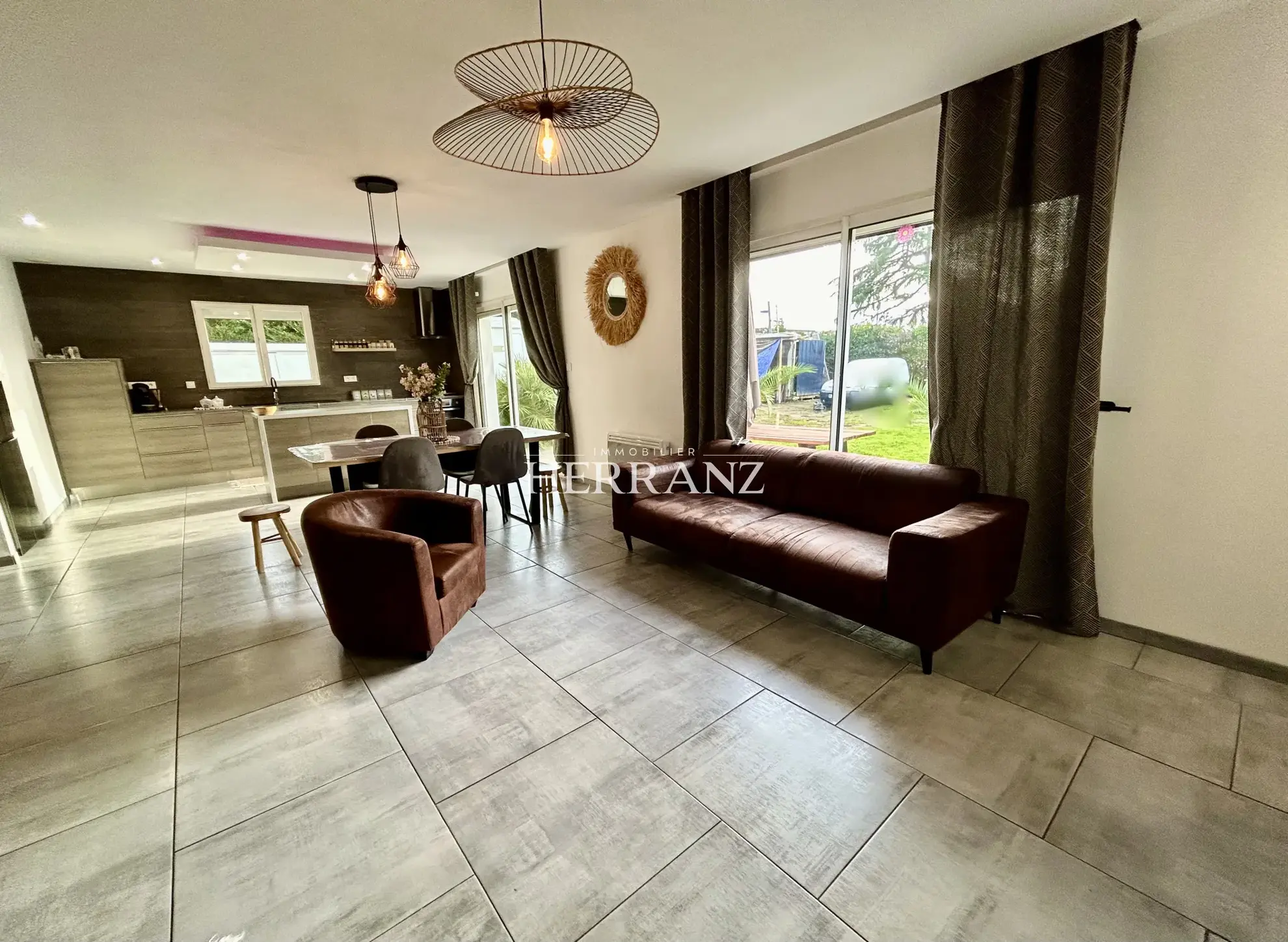 Charmante maison de plain-pied avec garage, terrasse et jardin à Saint-Denis-de-Pile 