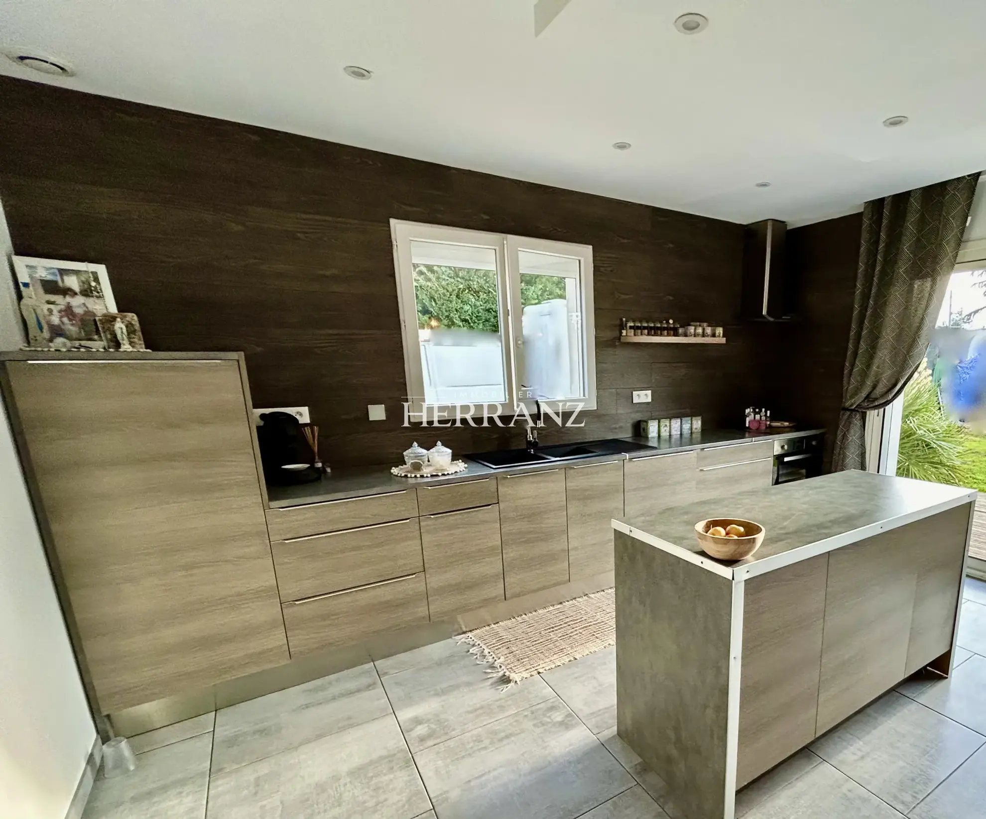 Charmante maison de plain-pied avec garage, terrasse et jardin à Saint-Denis-de-Pile 