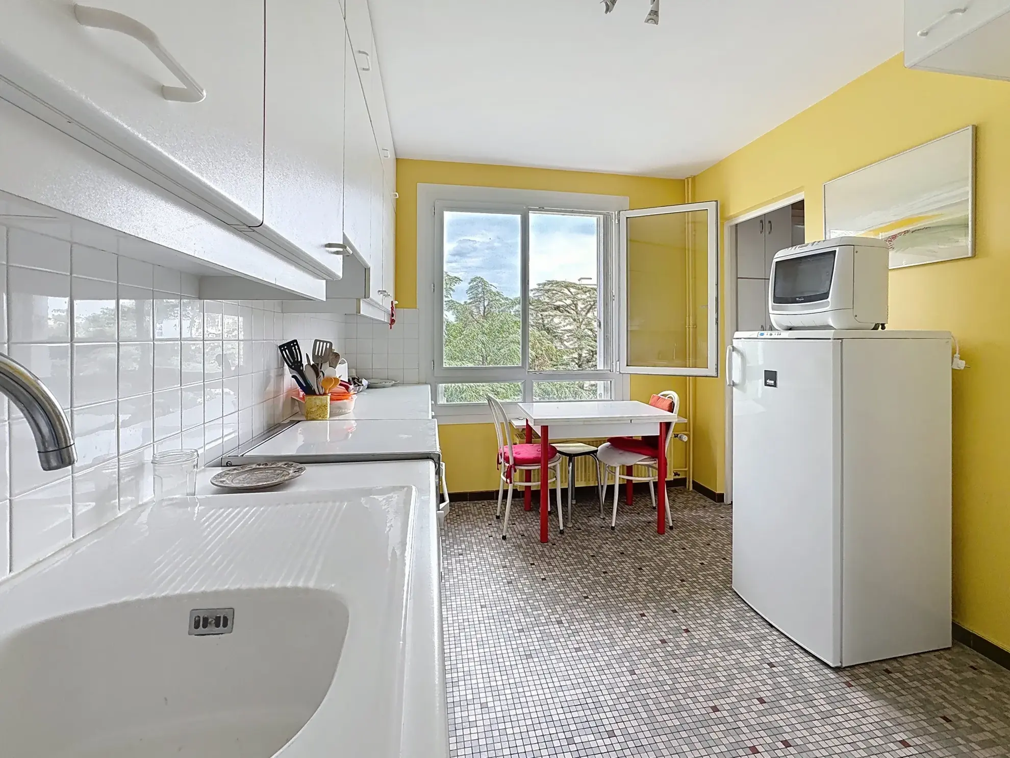 Vente appartement T4 de 72 m² à Saint Genis Laval avec balcon, cave et parking 