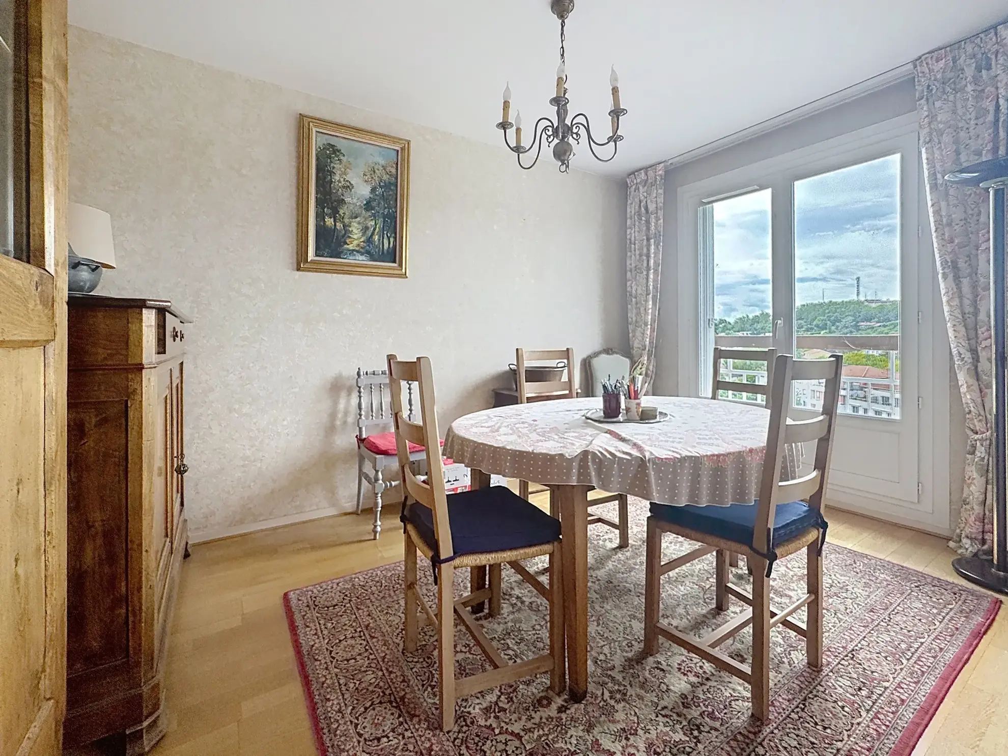 Vente appartement T4 de 72 m² à Saint Genis Laval avec balcon, cave et parking 