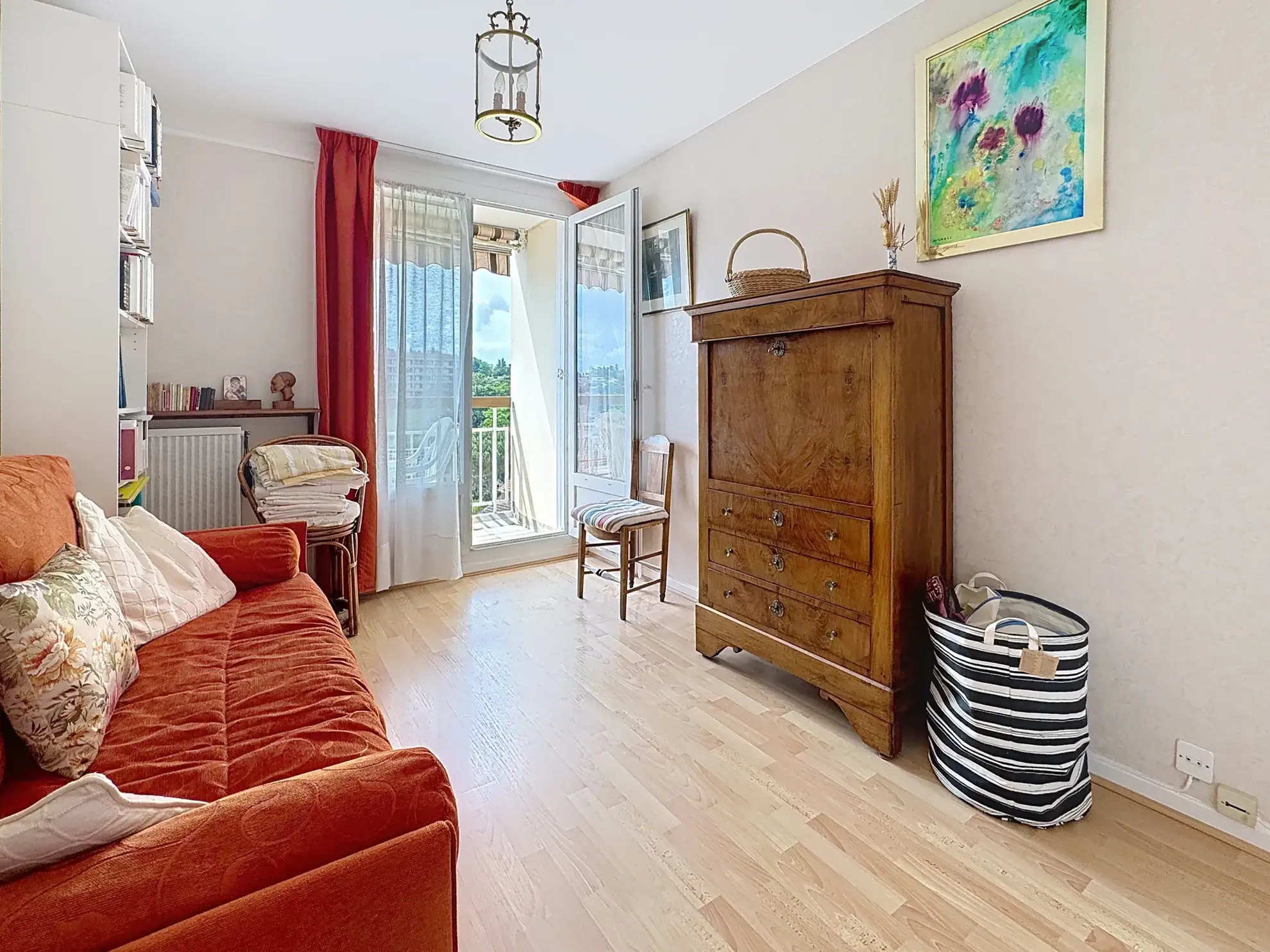 Vente appartement T4 de 72 m² à Saint Genis Laval avec balcon, cave et parking 