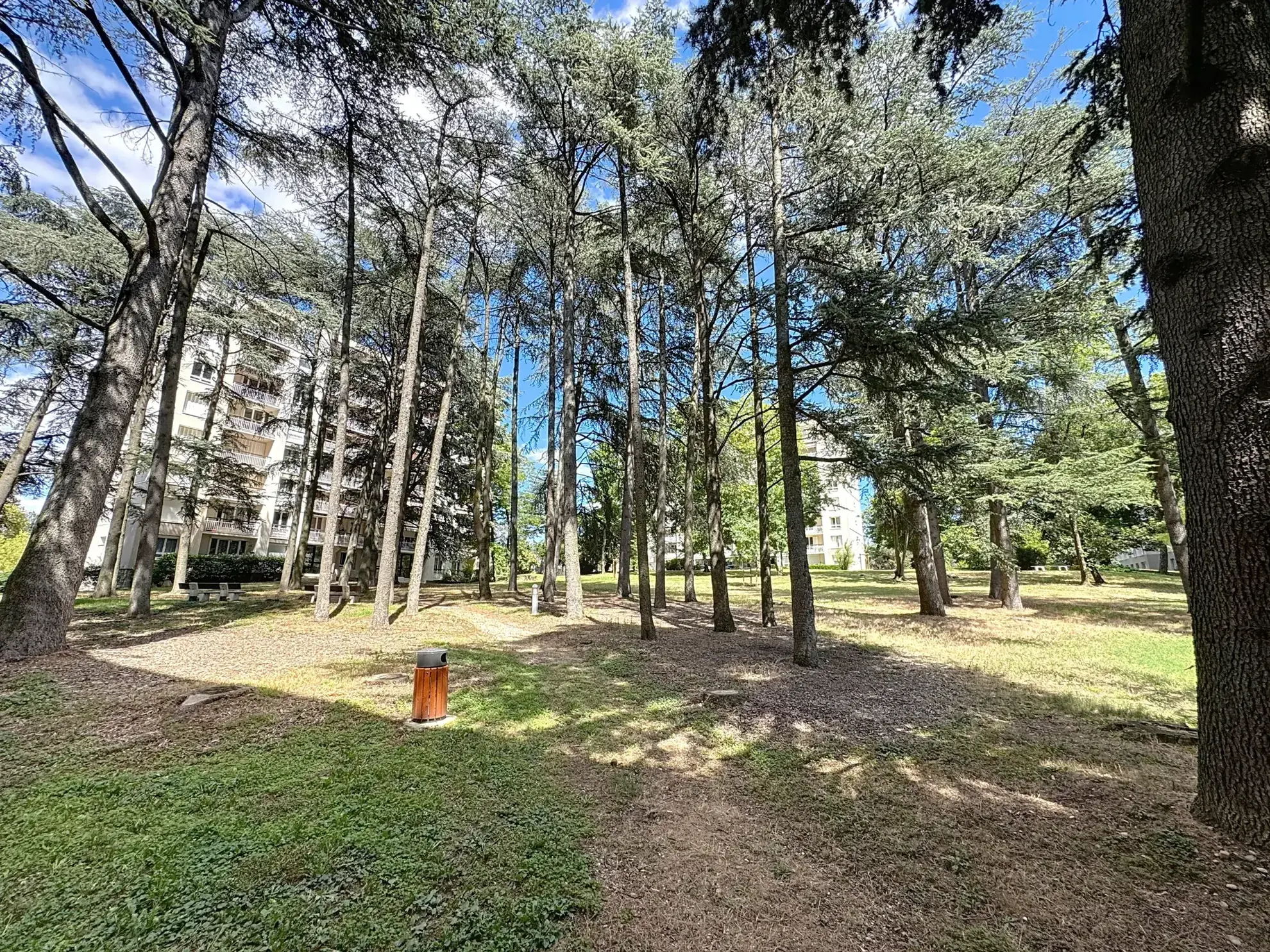 Vente appartement T4 de 72 m² à Saint Genis Laval avec balcon, cave et parking 