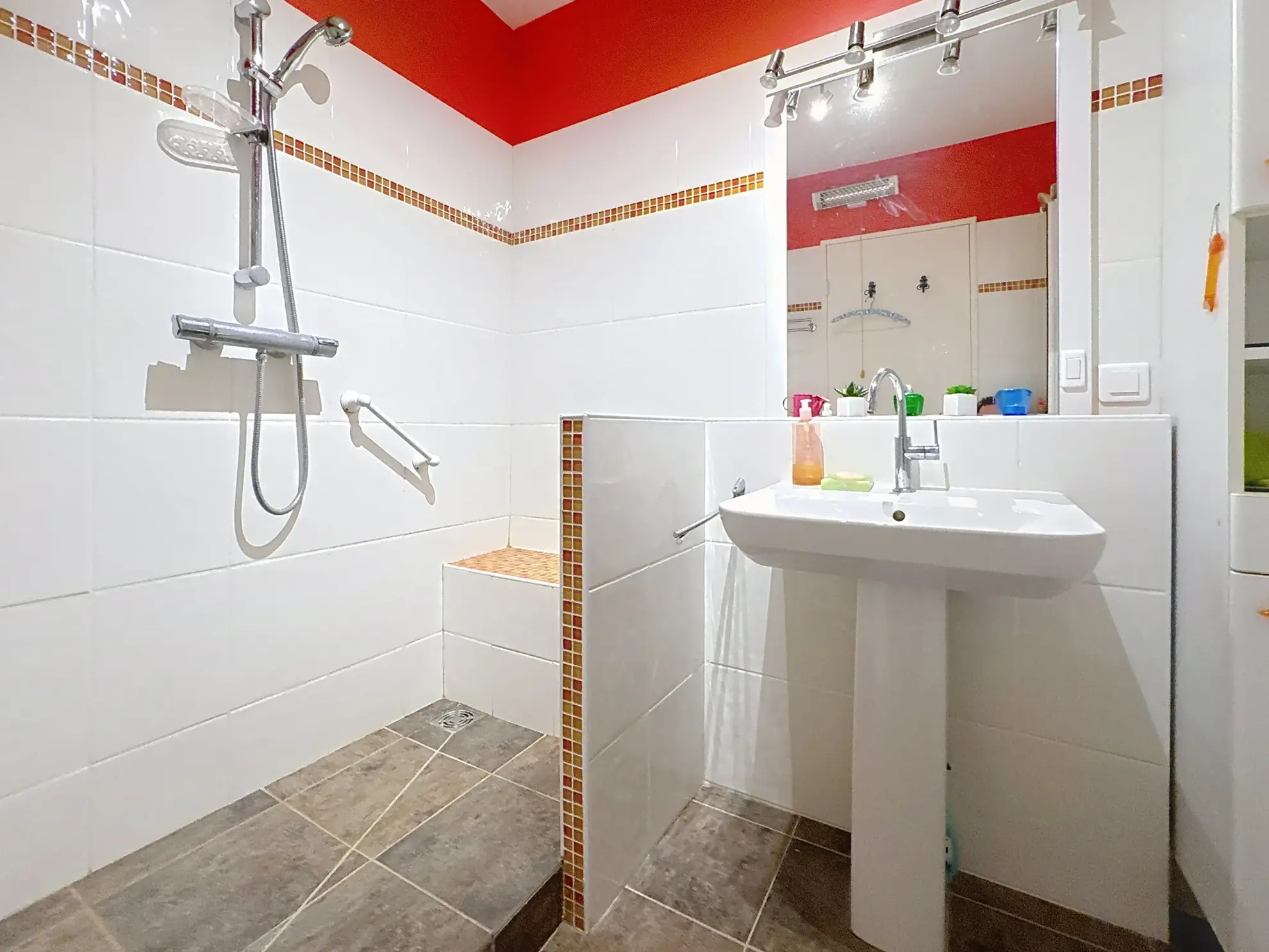 Vente appartement T4 de 72 m² à Saint Genis Laval avec balcon, cave et parking 